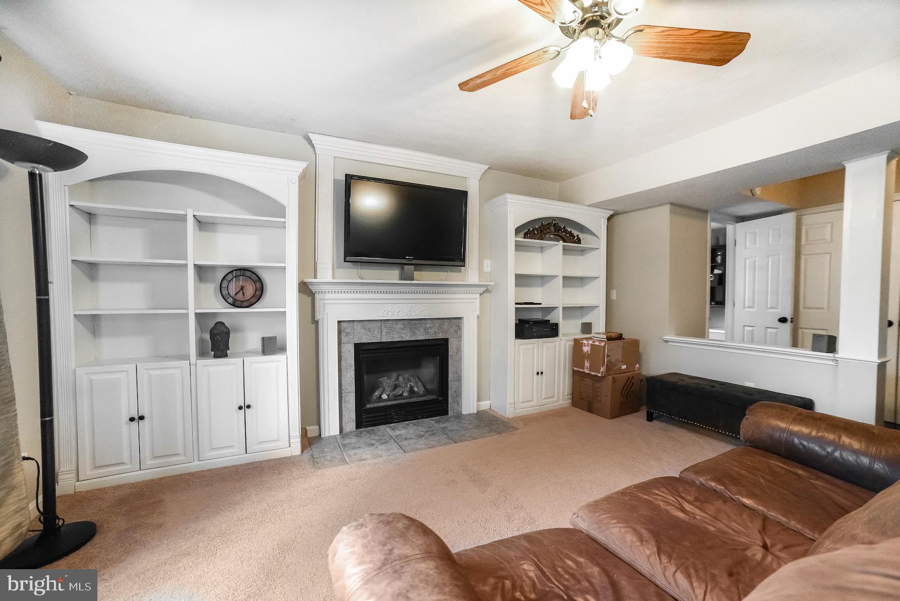 HUNTING QUARTERS - Residential