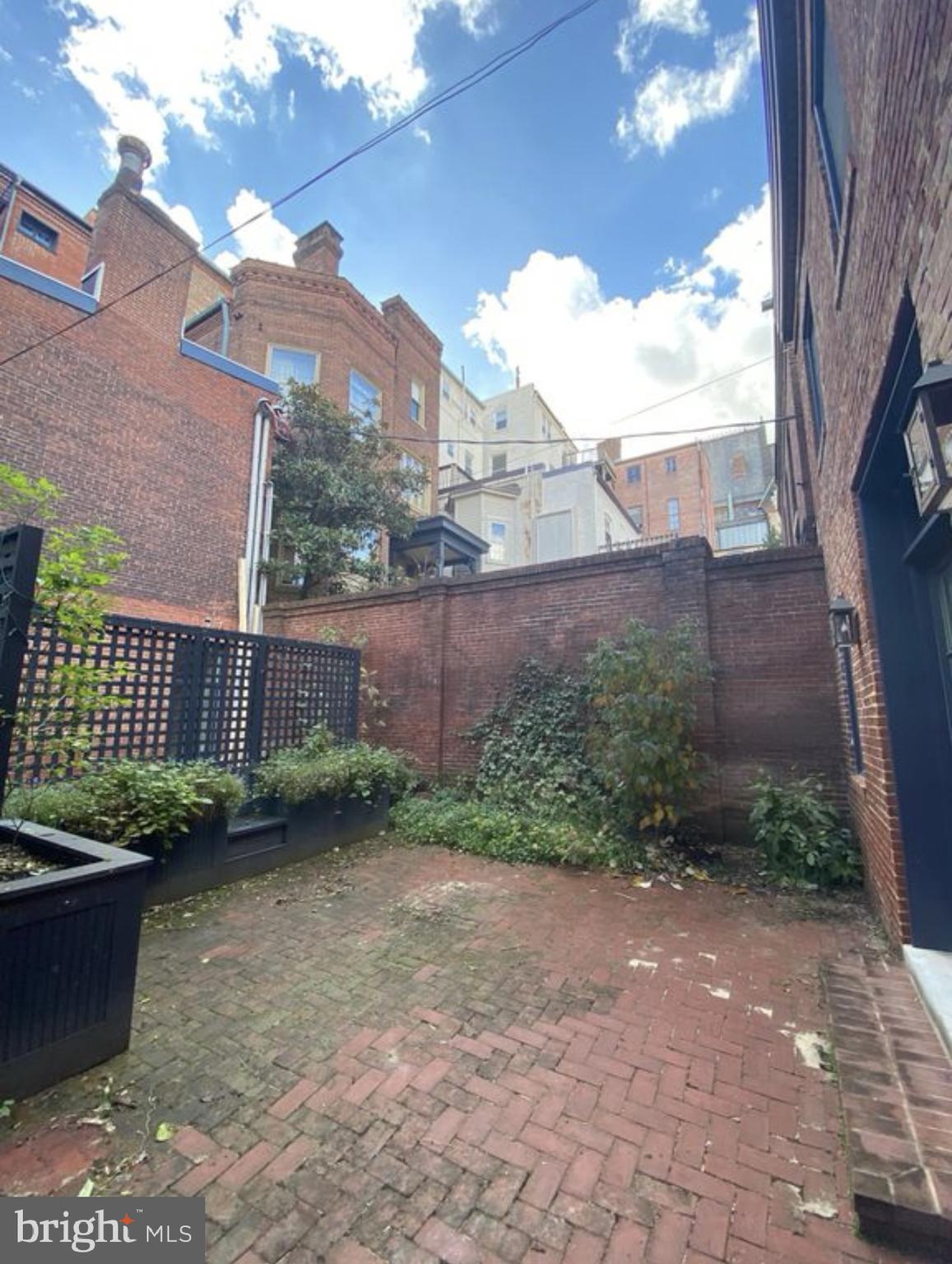 MOUNT VERNON PLACE HISTORIC DISTRICT - Residential Lease