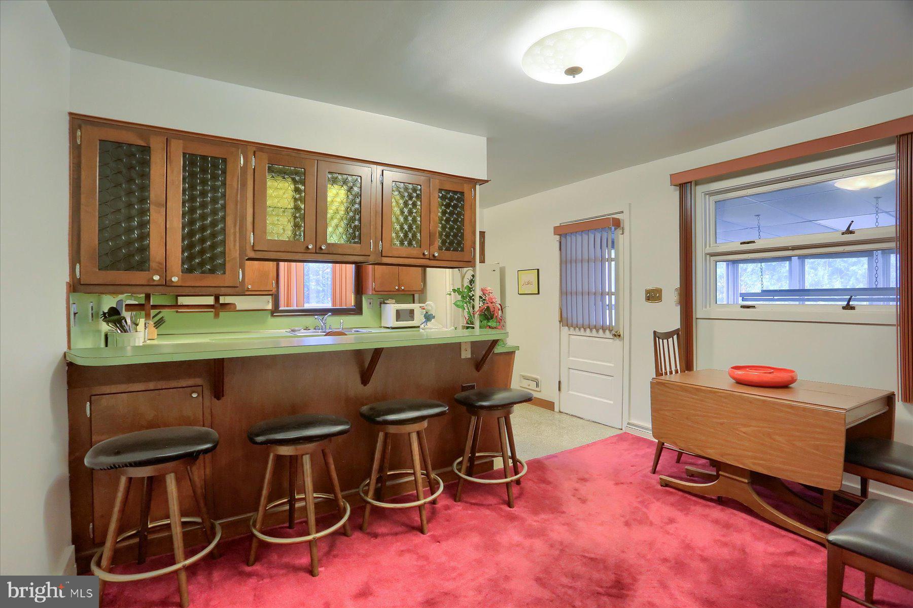 COUNTRY CLUB MANOR - Residential