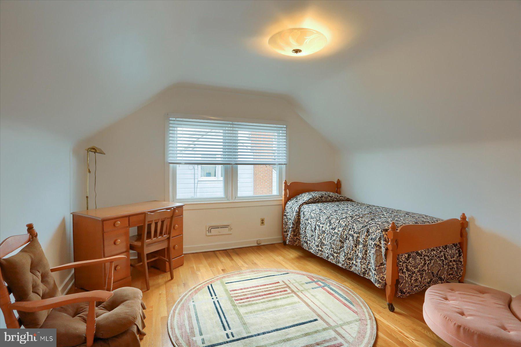 COUNTRY CLUB MANOR - Residential