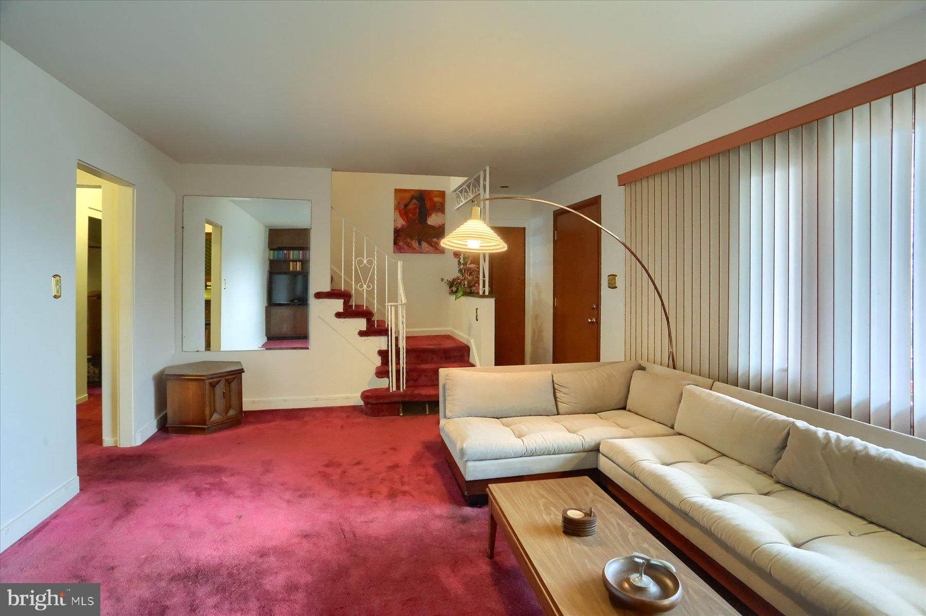 COUNTRY CLUB MANOR - Residential