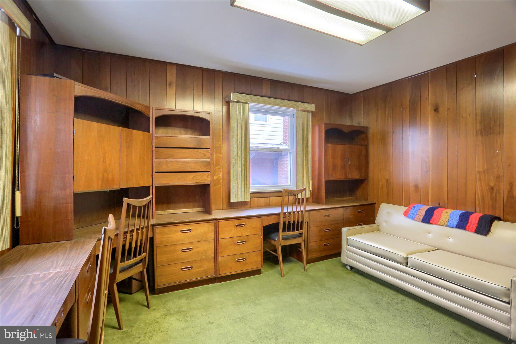 COUNTRY CLUB MANOR - Residential