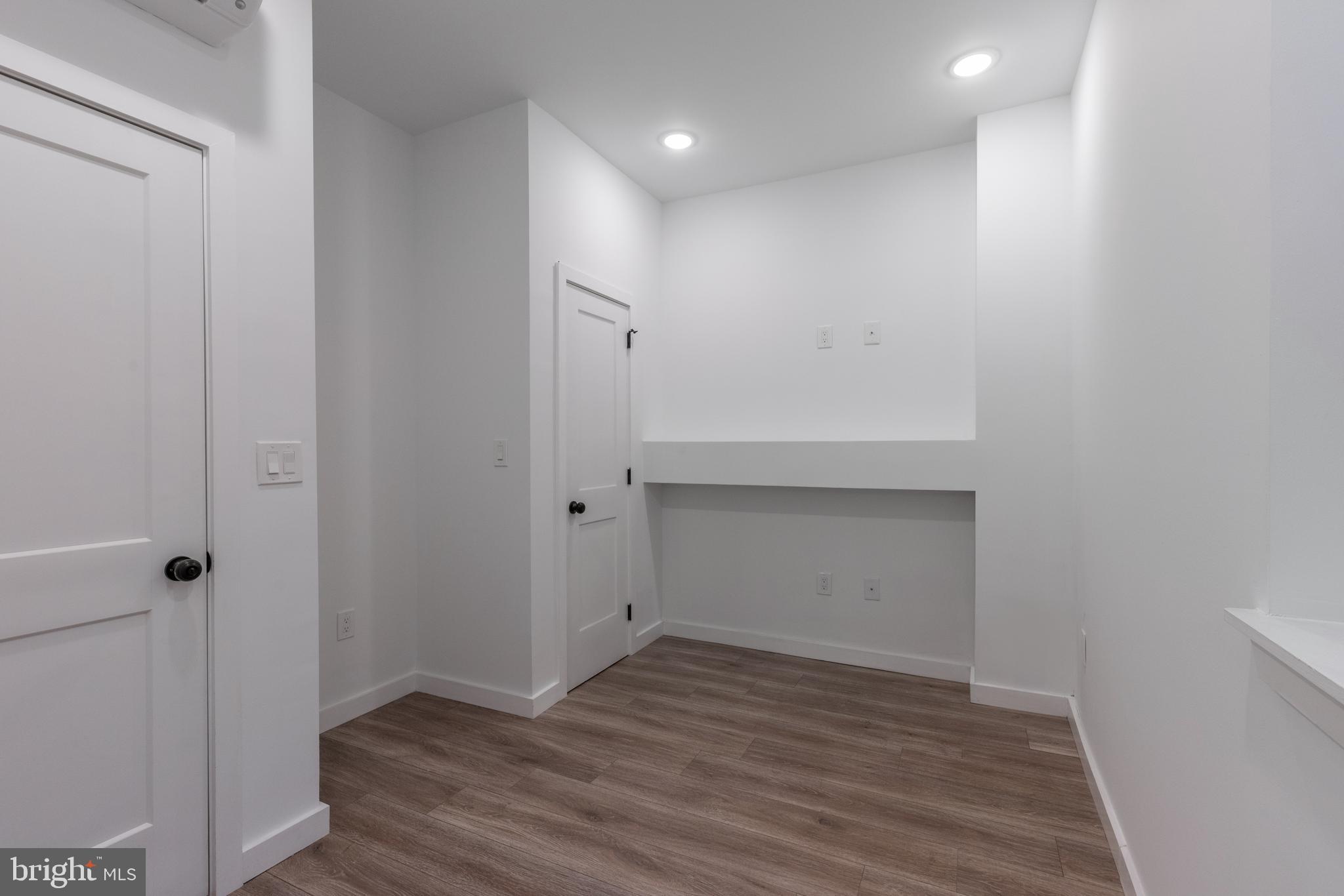 UNIVERSITY CITY - Commercial Sale