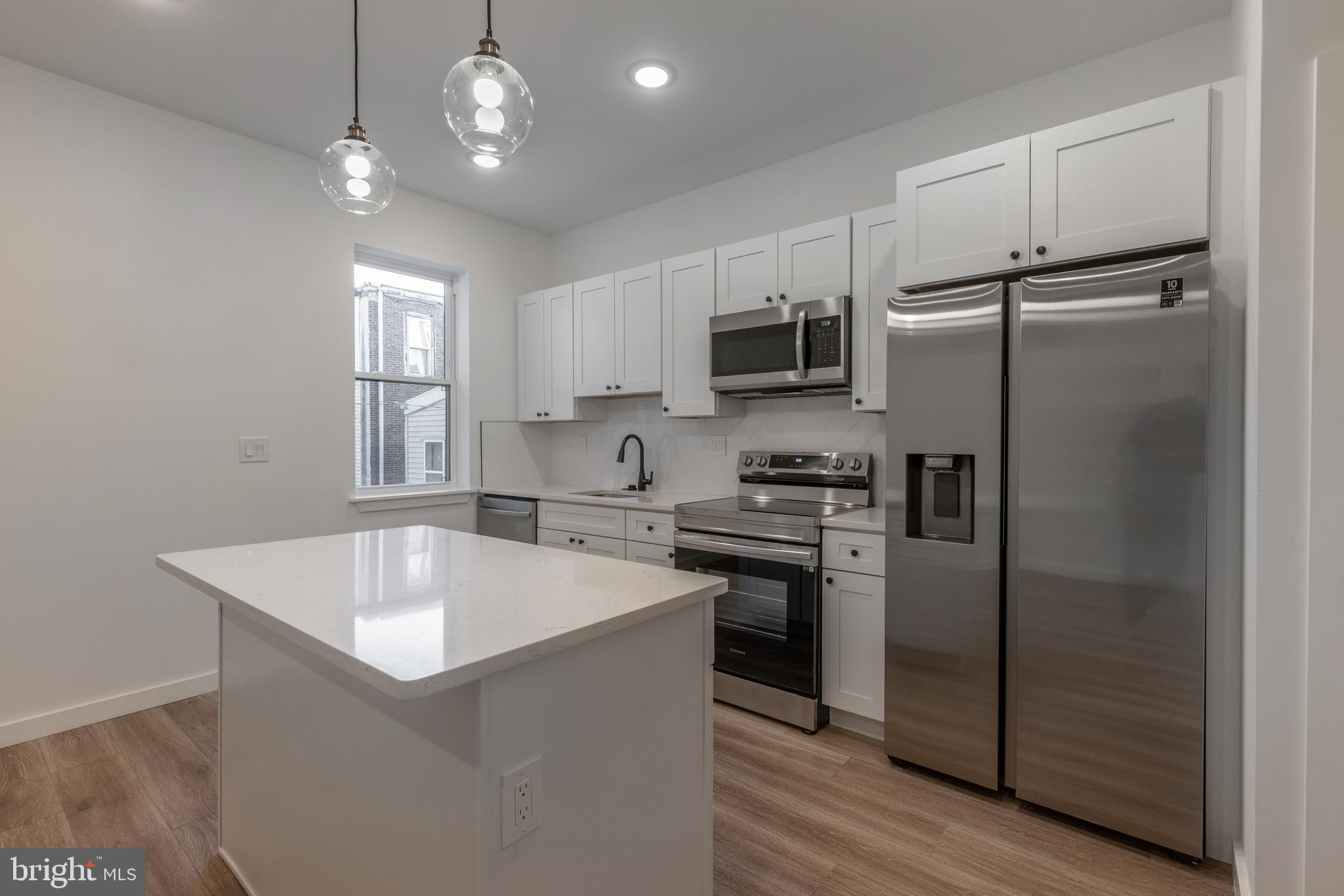 UNIVERSITY CITY - Commercial Sale