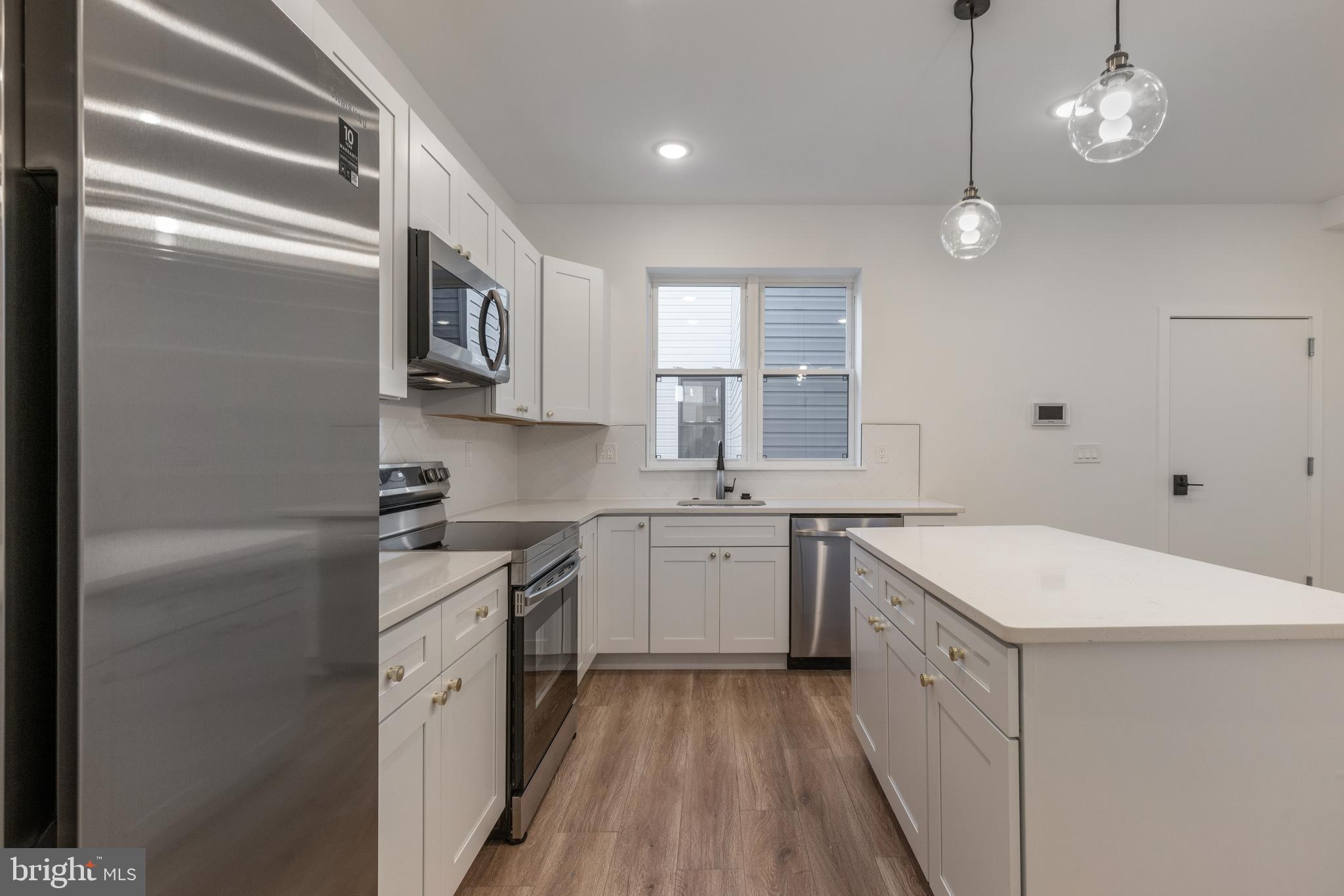 UNIVERSITY CITY - Commercial Sale