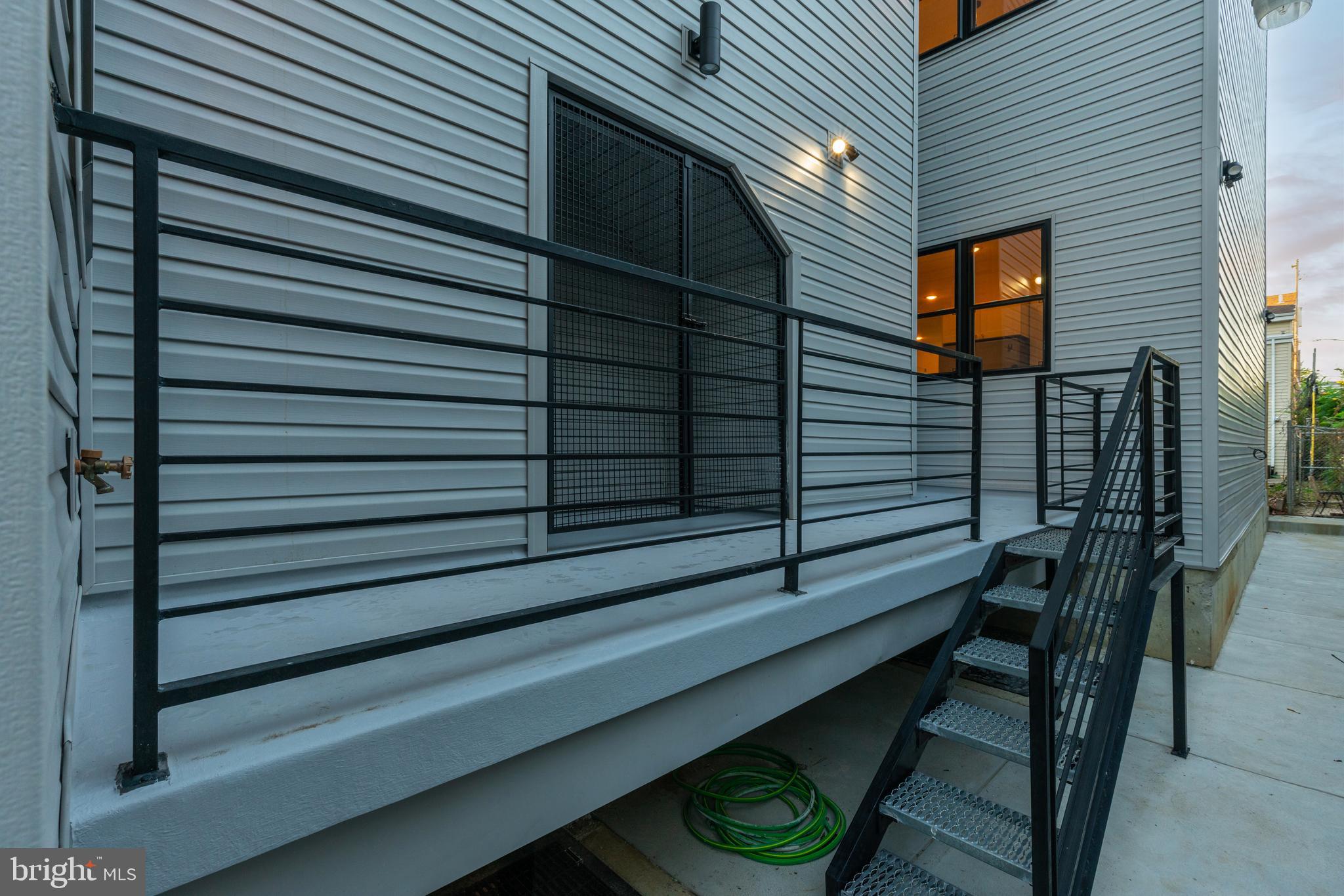 UNIVERSITY CITY - Commercial Sale