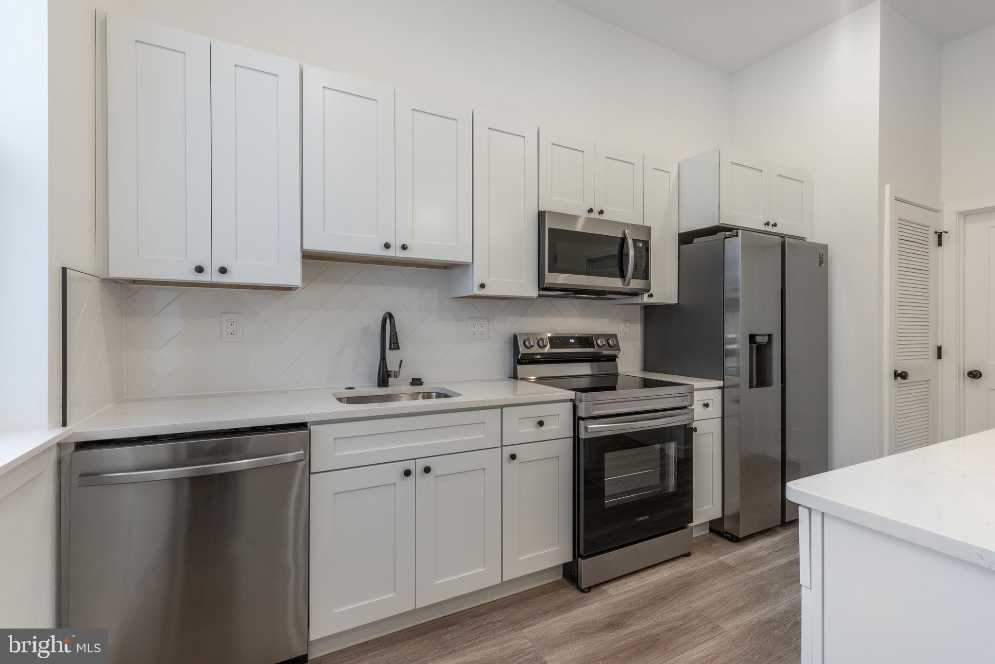 UNIVERSITY CITY - Commercial Sale