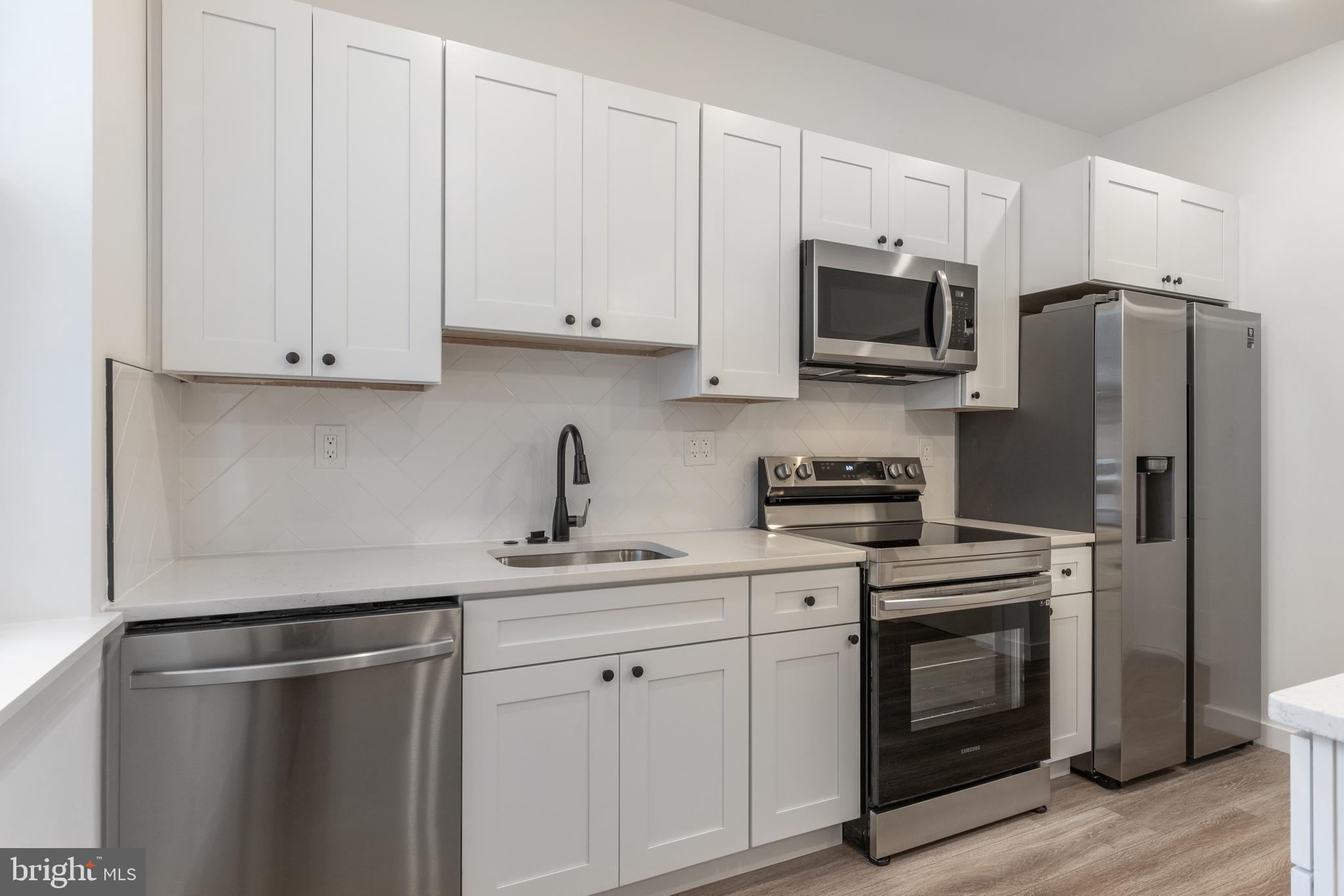 UNIVERSITY CITY - Commercial Sale