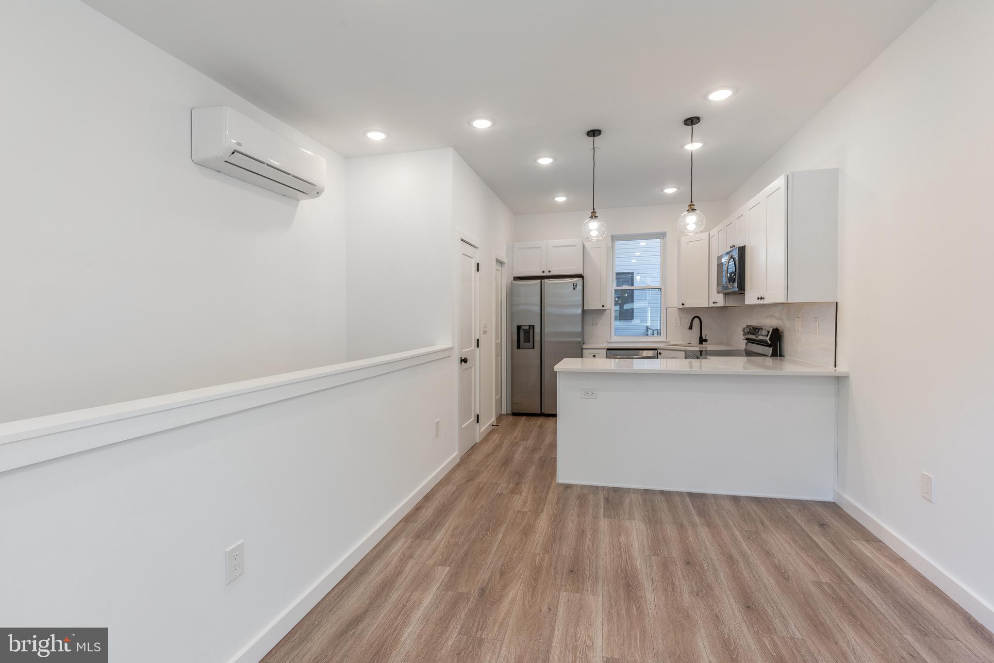 UNIVERSITY CITY - Commercial Sale