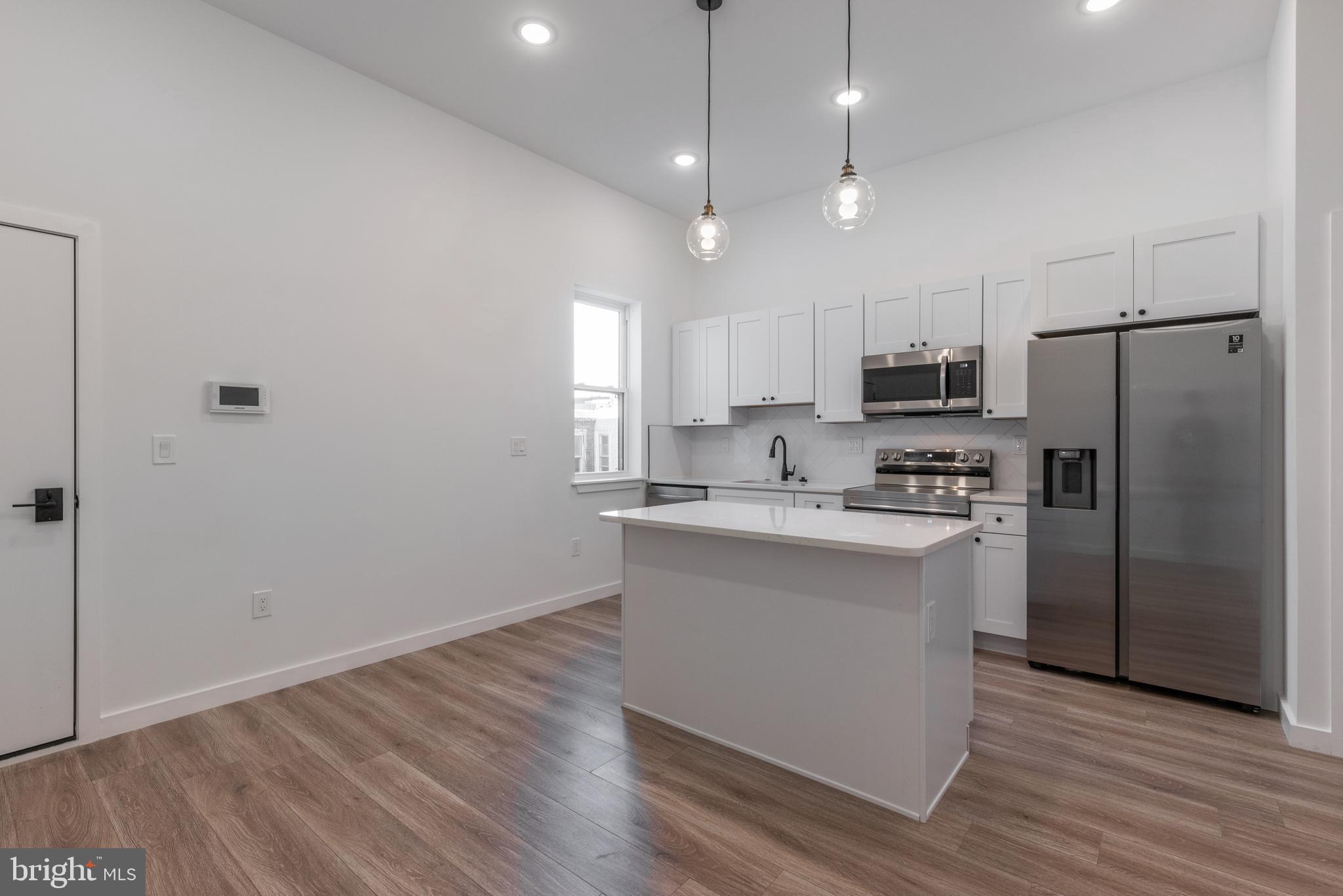 UNIVERSITY CITY - Commercial Sale