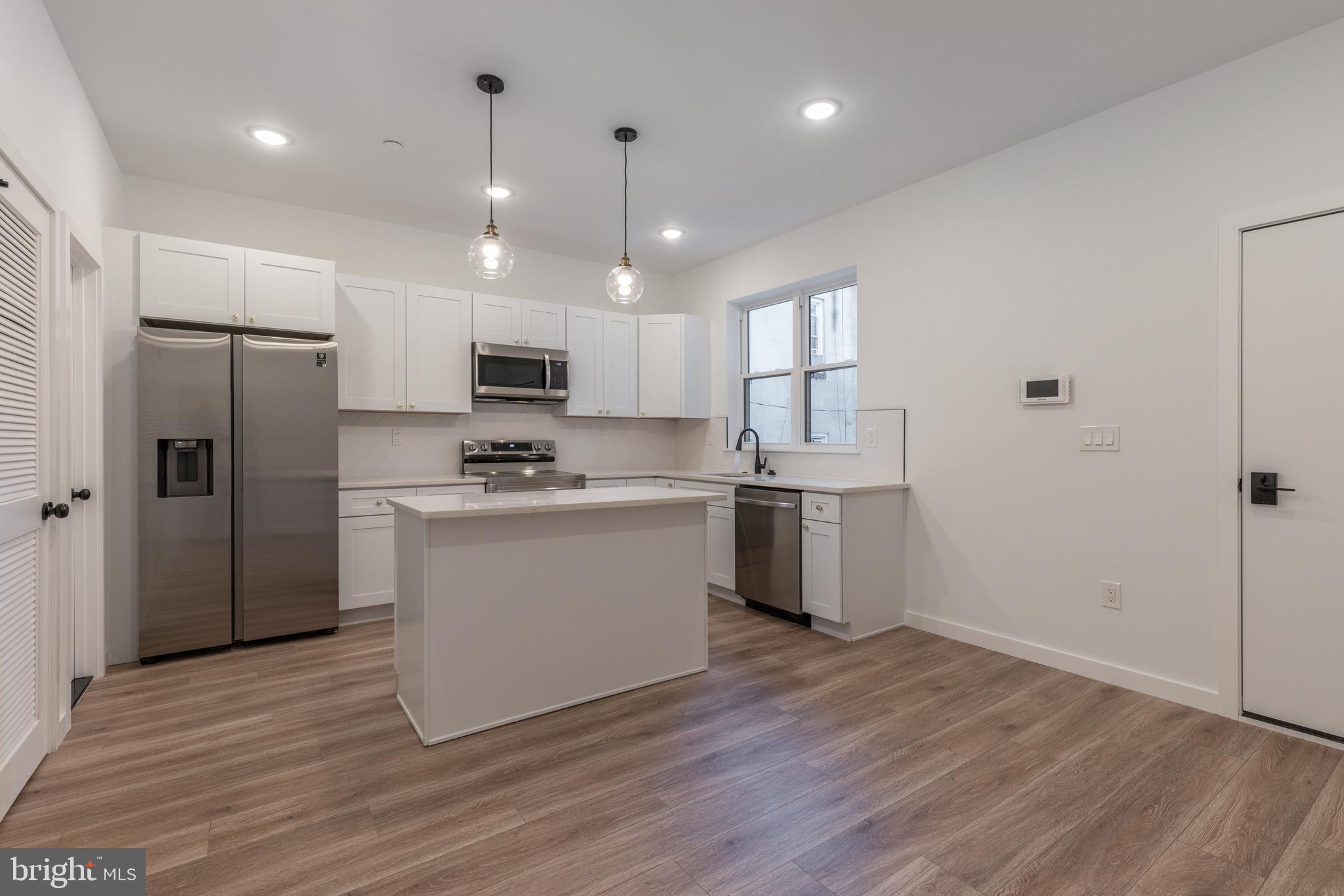 UNIVERSITY CITY - Commercial Sale