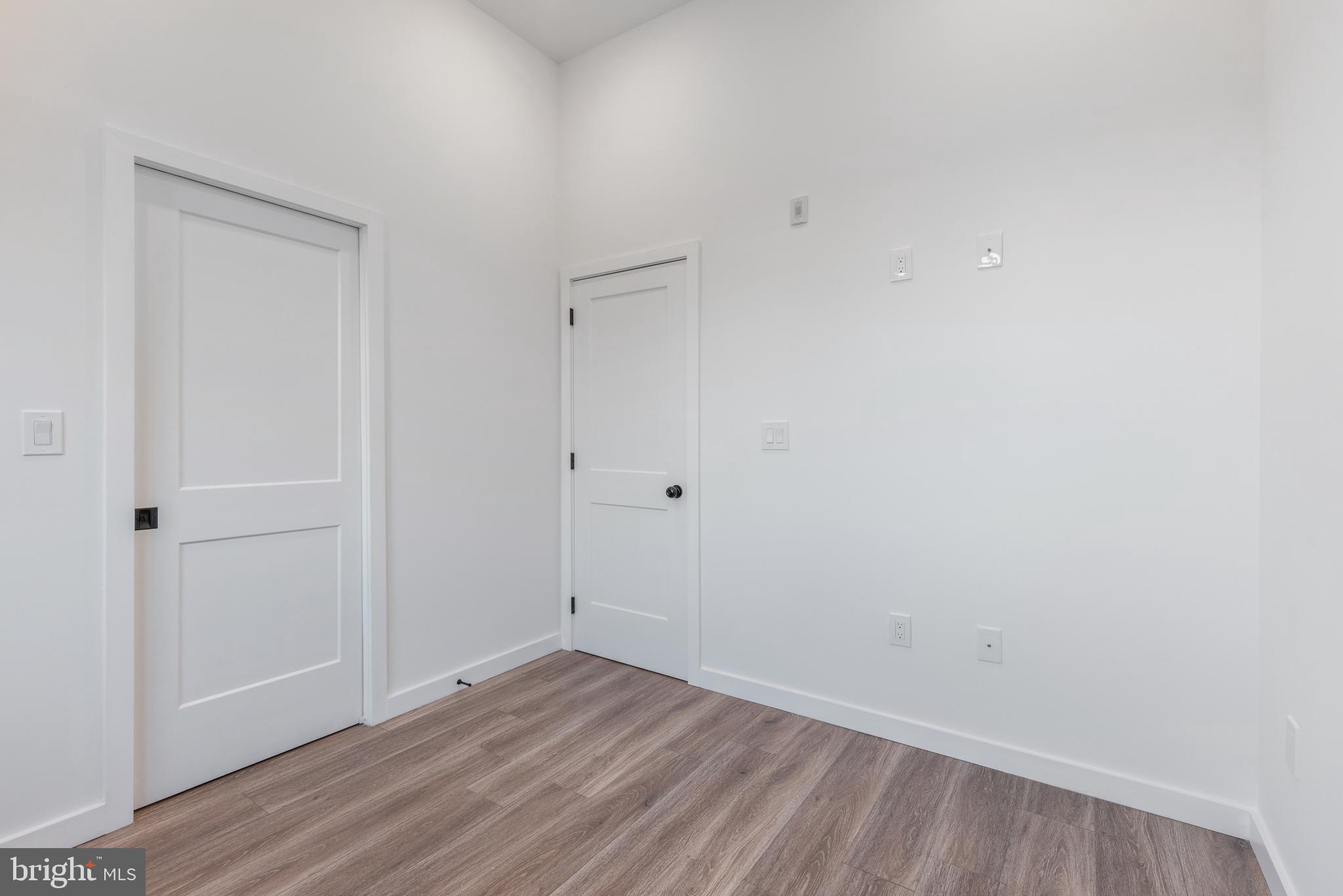 UNIVERSITY CITY - Commercial Sale