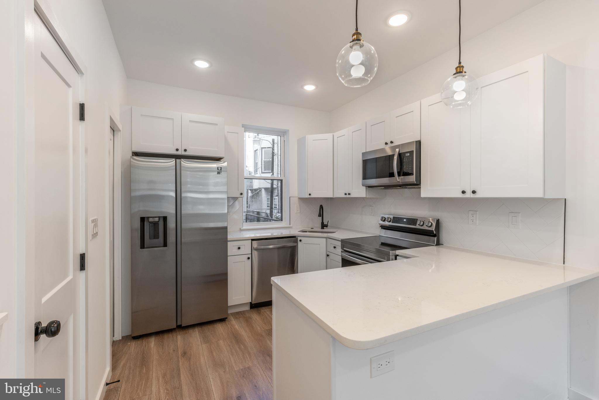 UNIVERSITY CITY - Commercial Sale