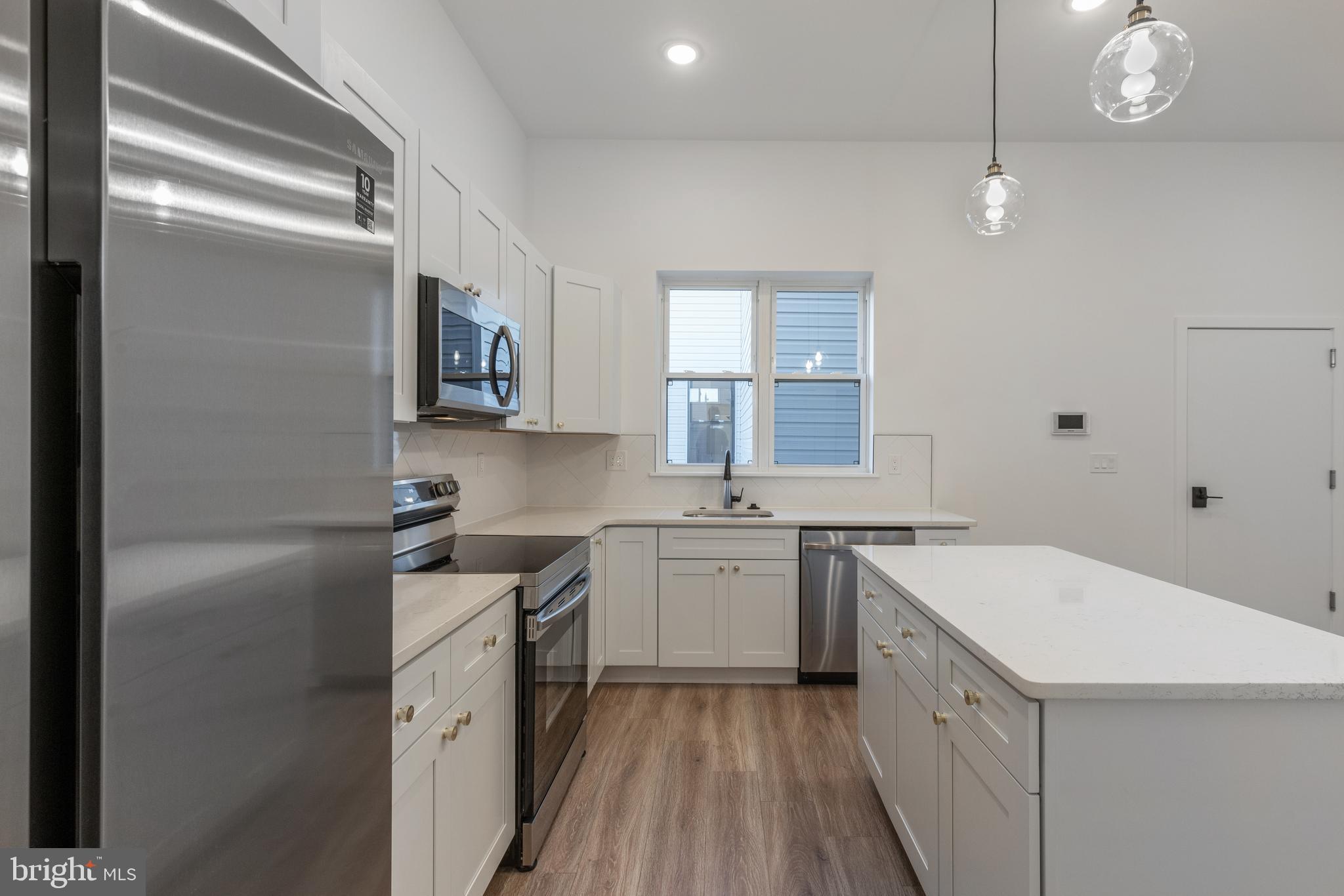 UNIVERSITY CITY - Commercial Sale