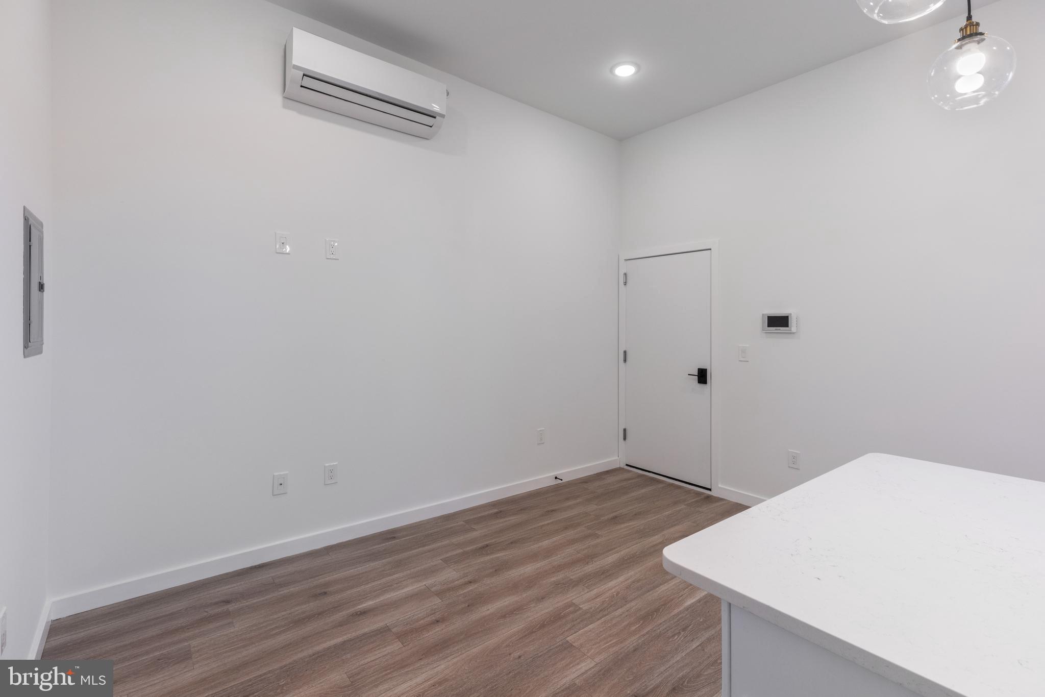 UNIVERSITY CITY - Commercial Sale