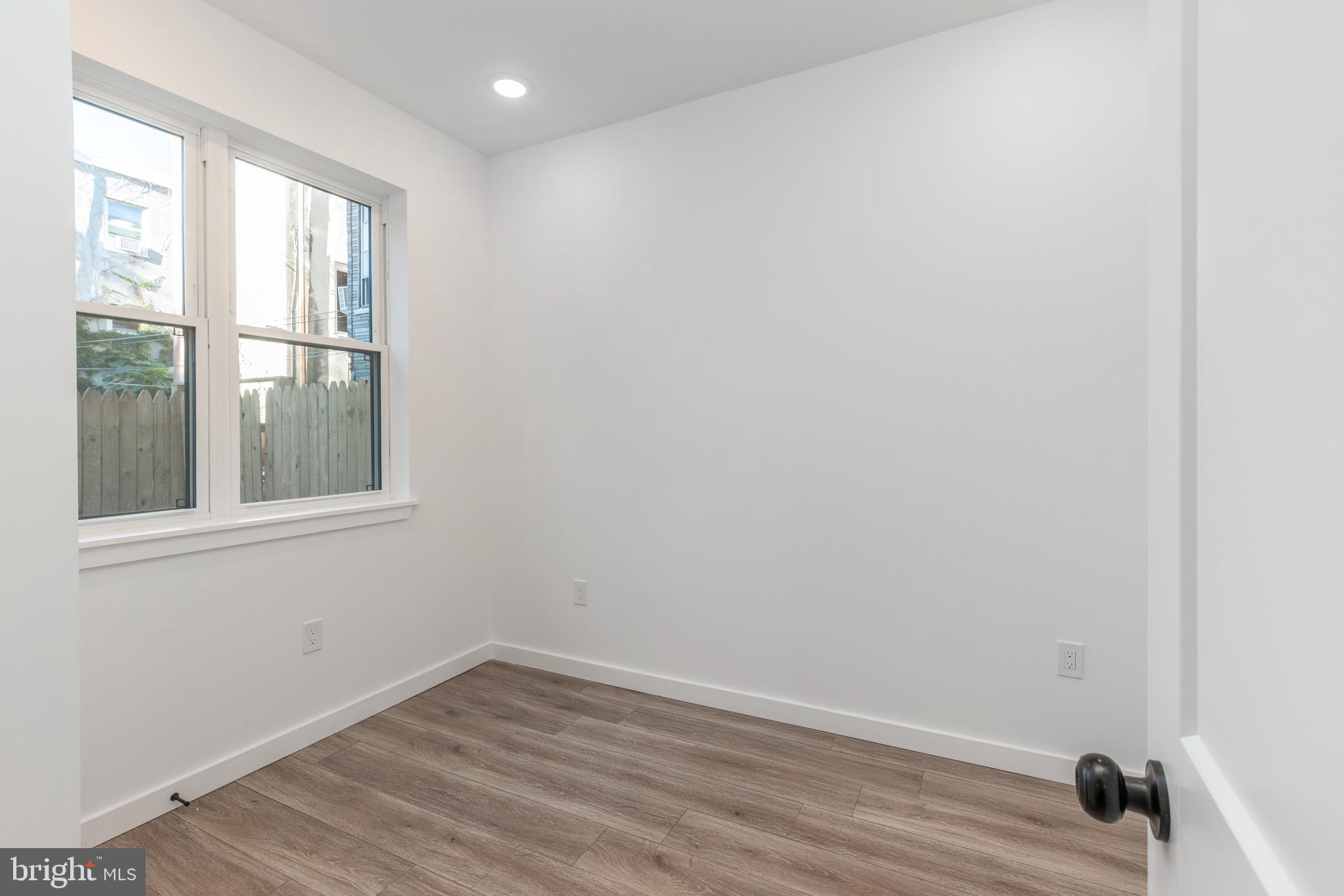 UNIVERSITY CITY - Commercial Sale