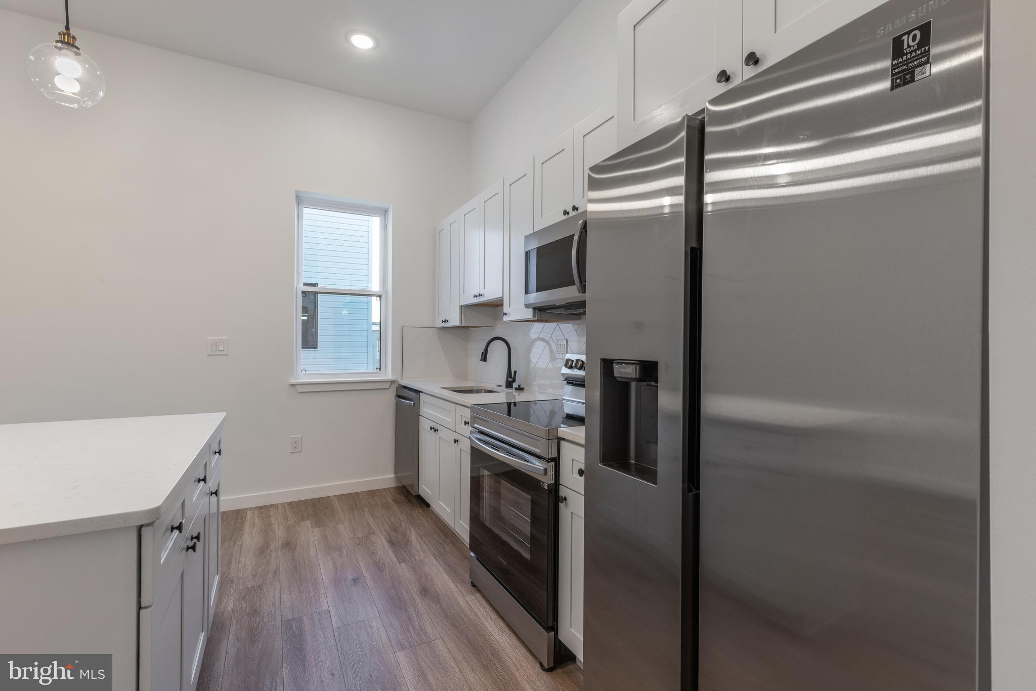 UNIVERSITY CITY - Commercial Sale