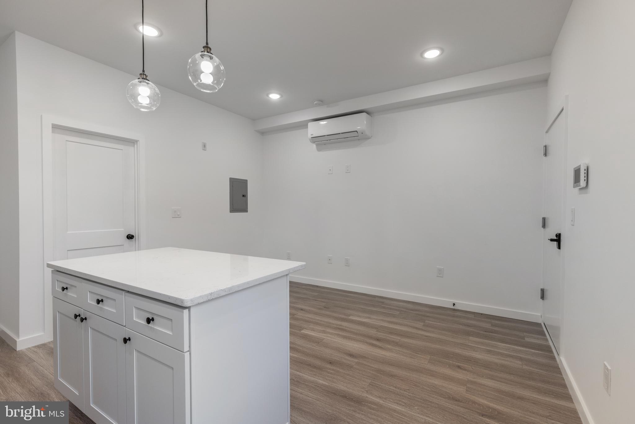 UNIVERSITY CITY - Commercial Sale