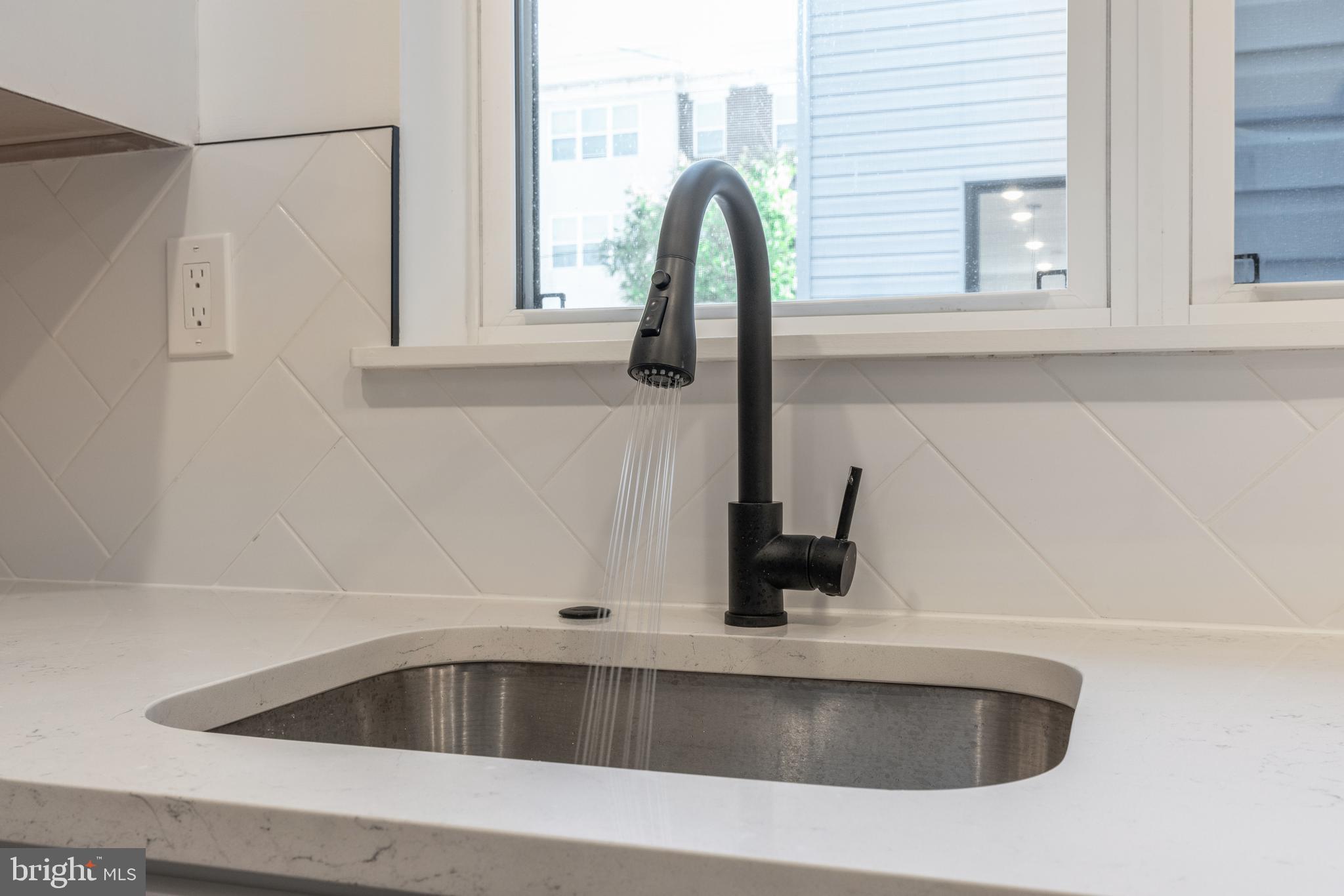 UNIVERSITY CITY - Commercial Sale