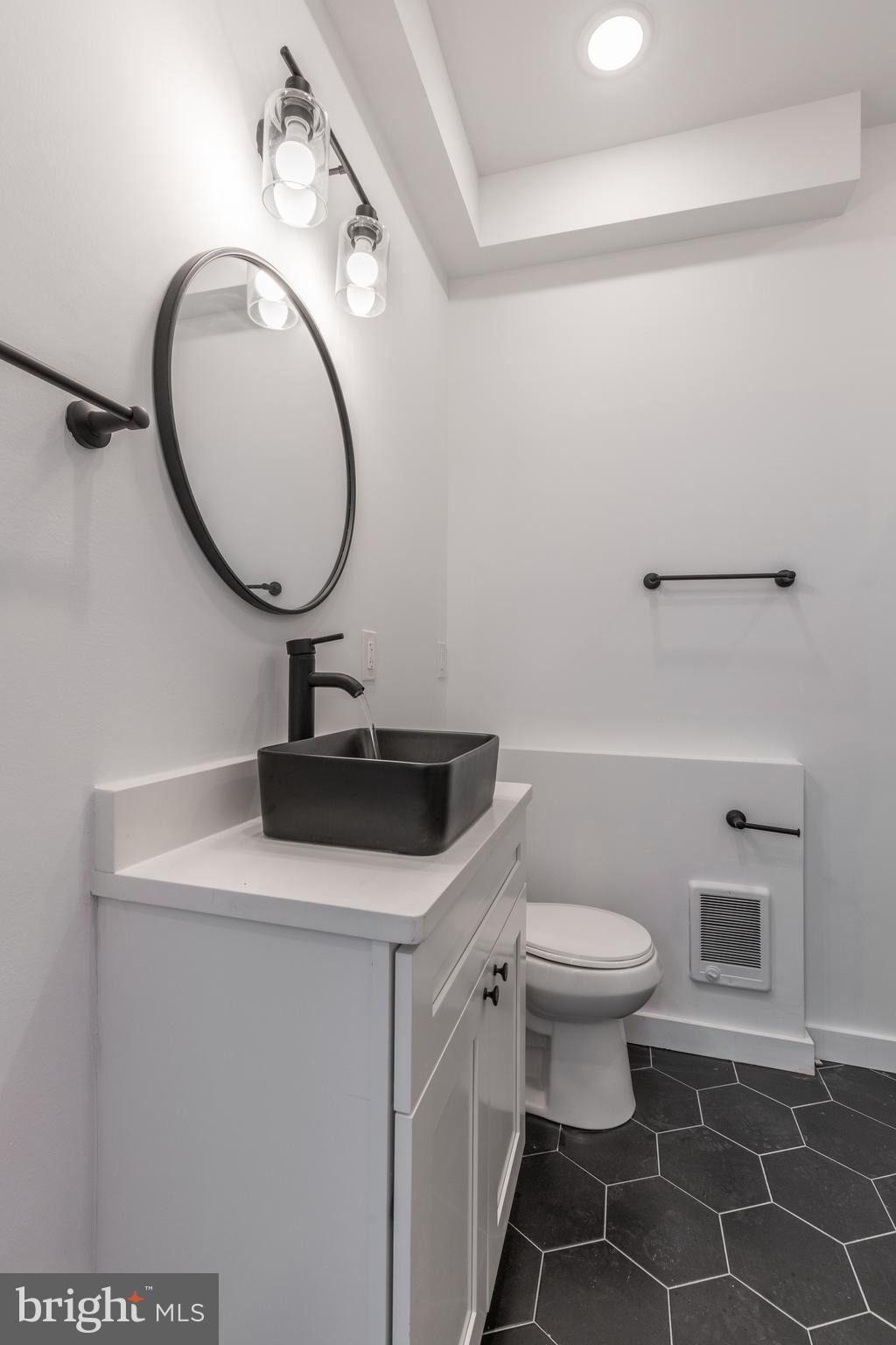 UNIVERSITY CITY - Commercial Sale