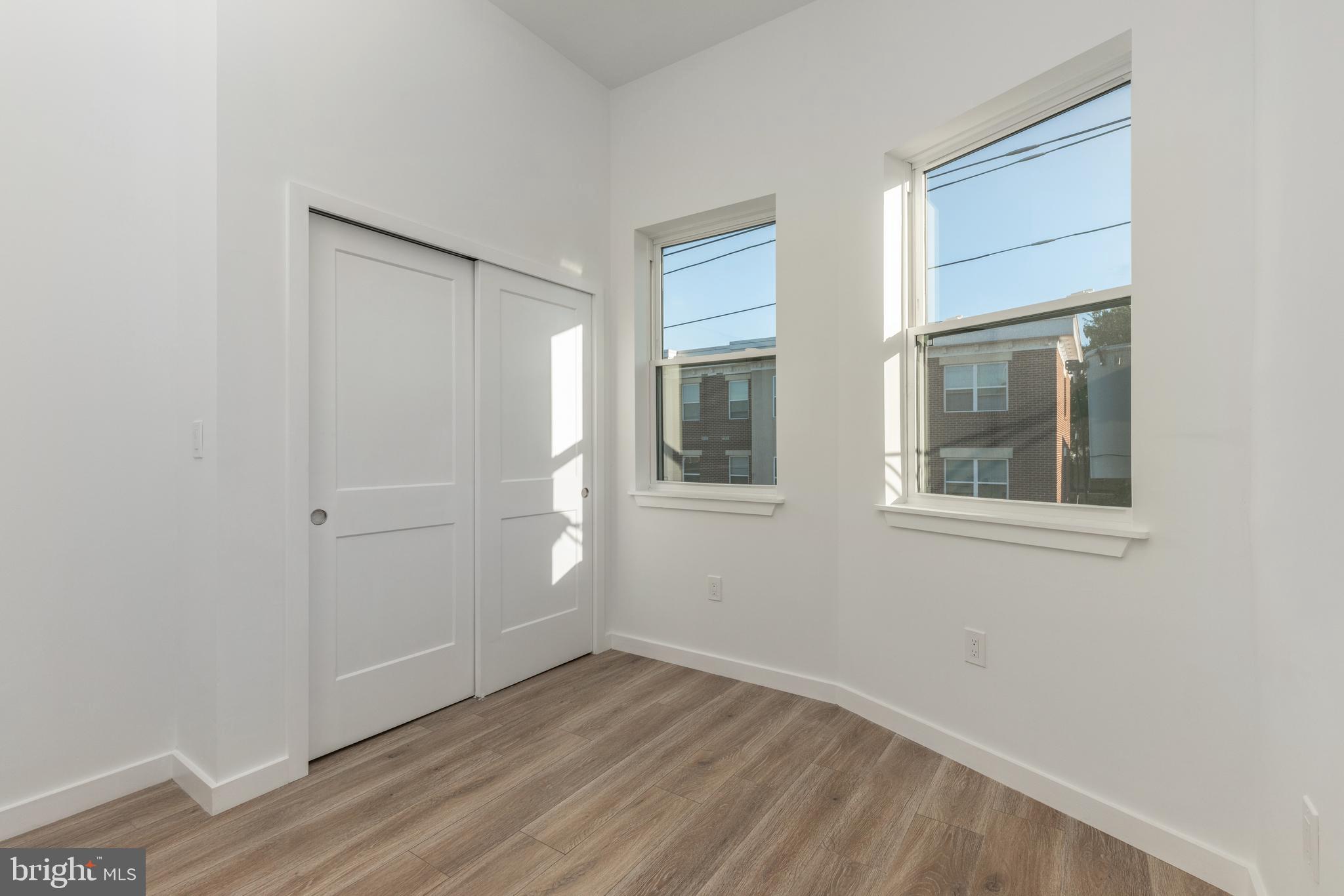 UNIVERSITY CITY - Commercial Sale