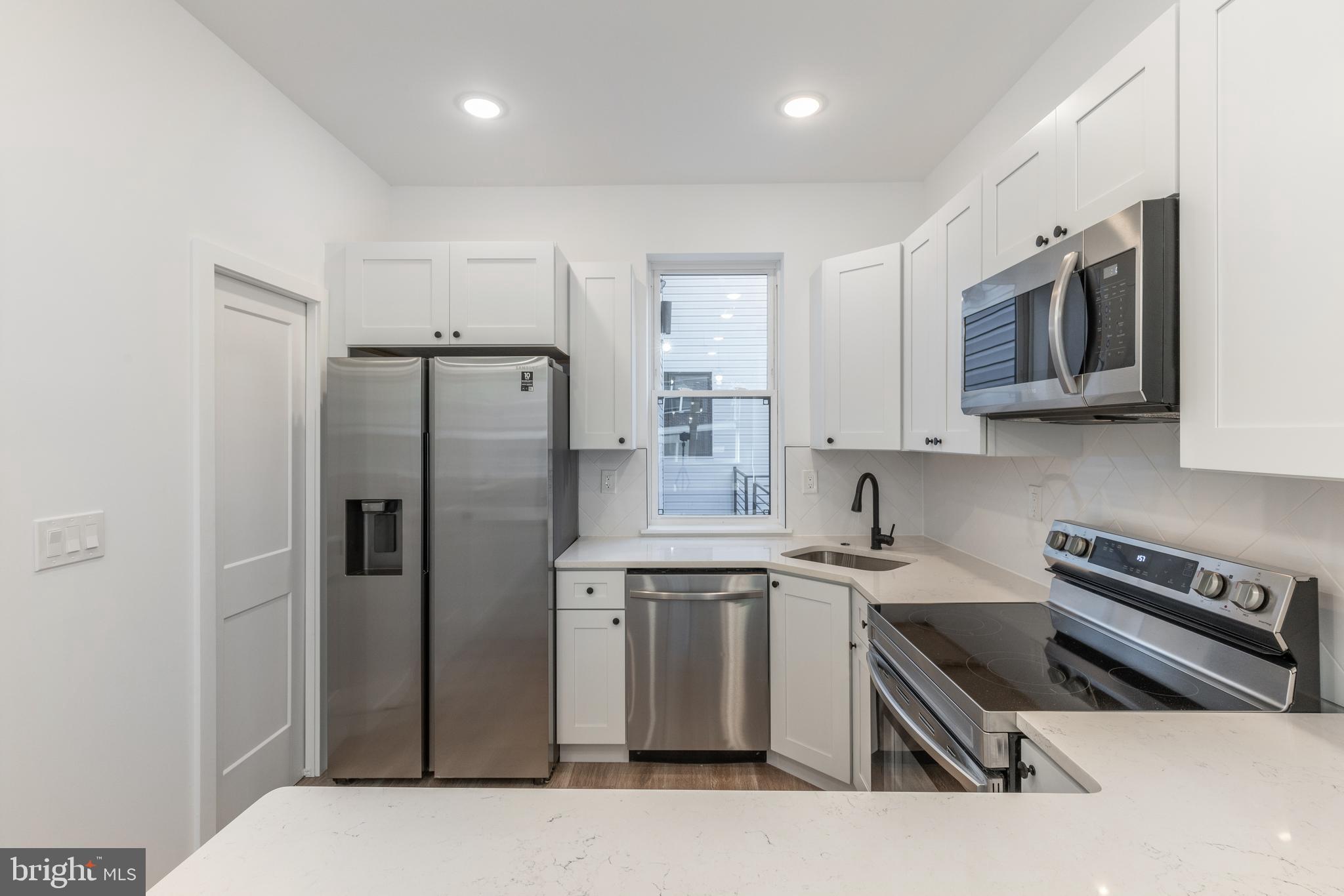 UNIVERSITY CITY - Commercial Sale