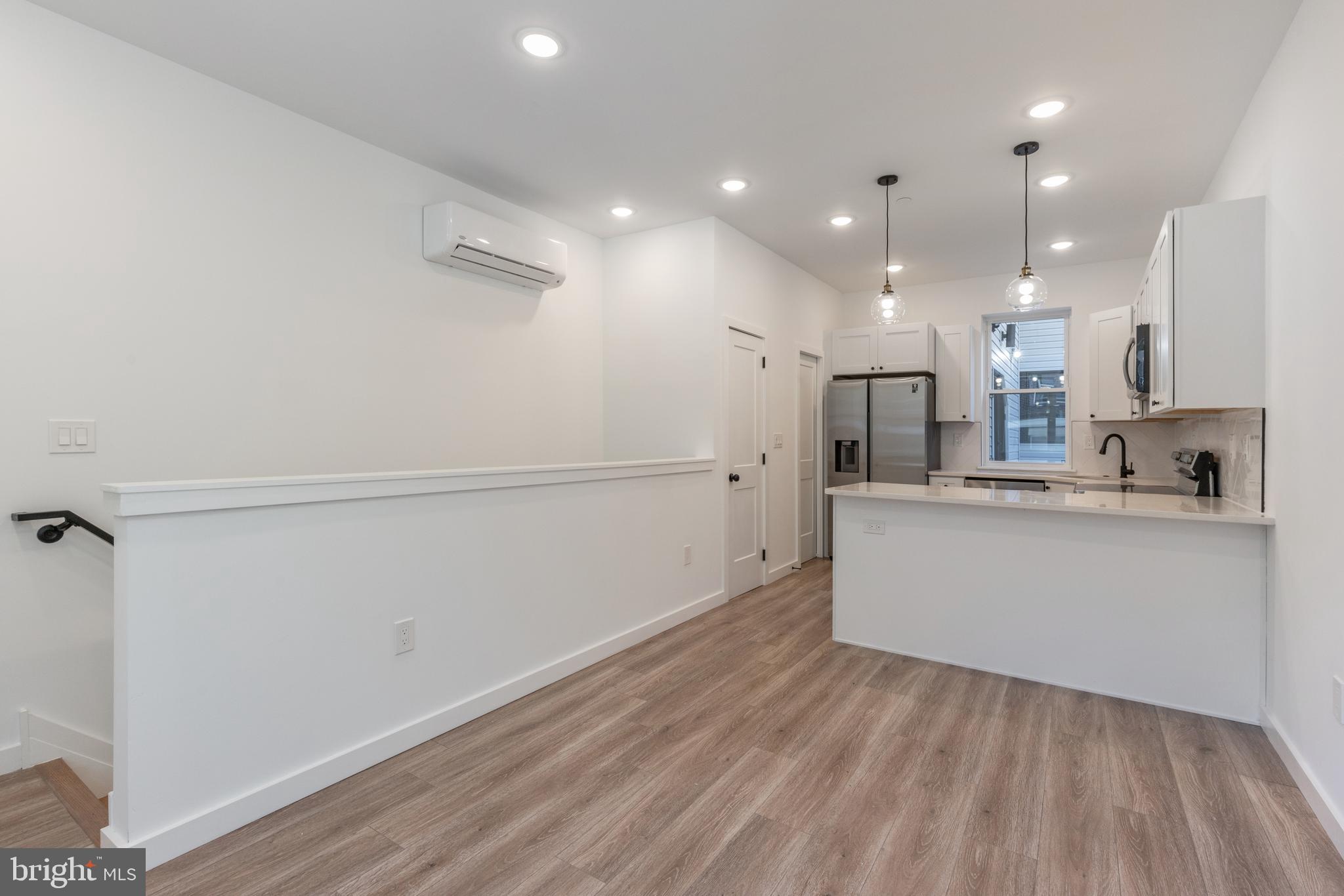 UNIVERSITY CITY - Commercial Sale