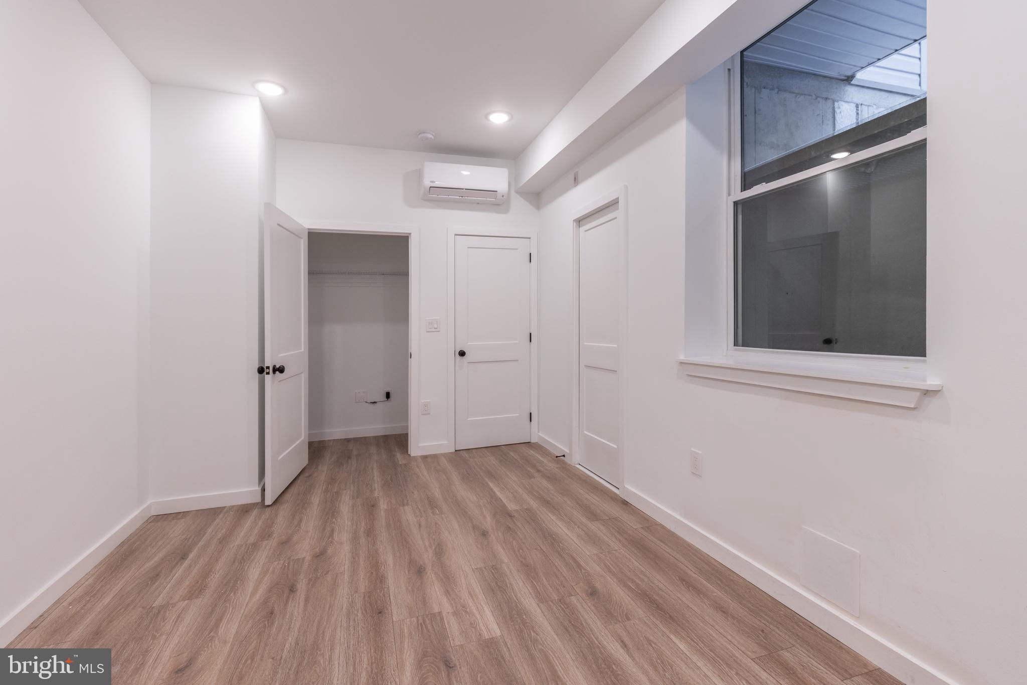 UNIVERSITY CITY - Commercial Sale