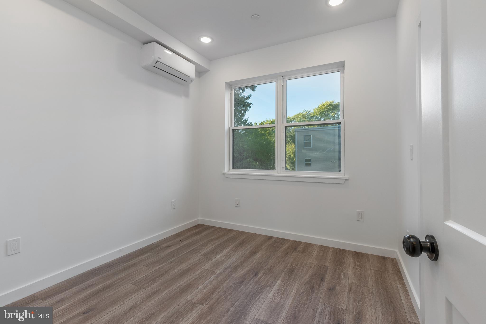 UNIVERSITY CITY - Commercial Sale