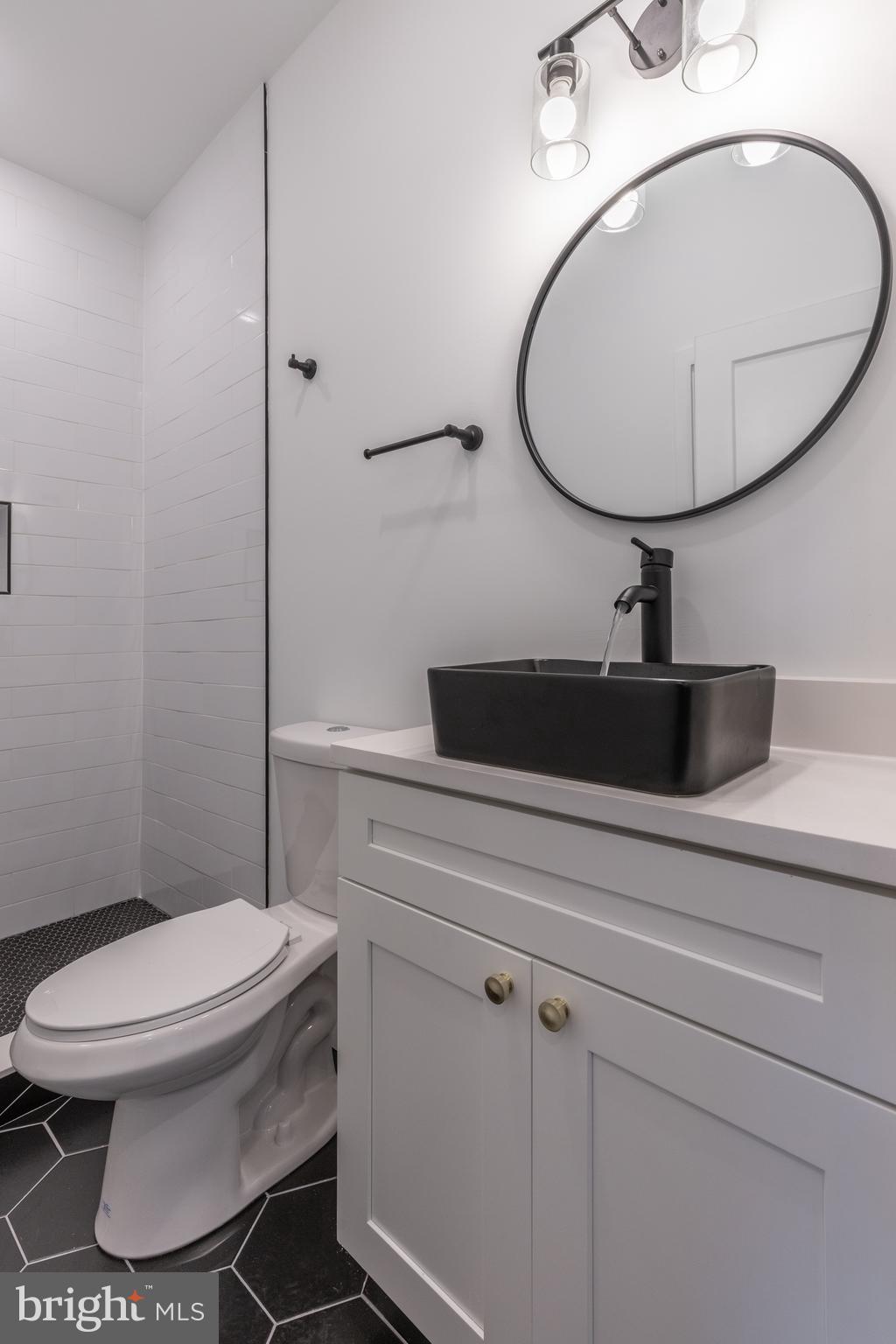 UNIVERSITY CITY - Commercial Sale