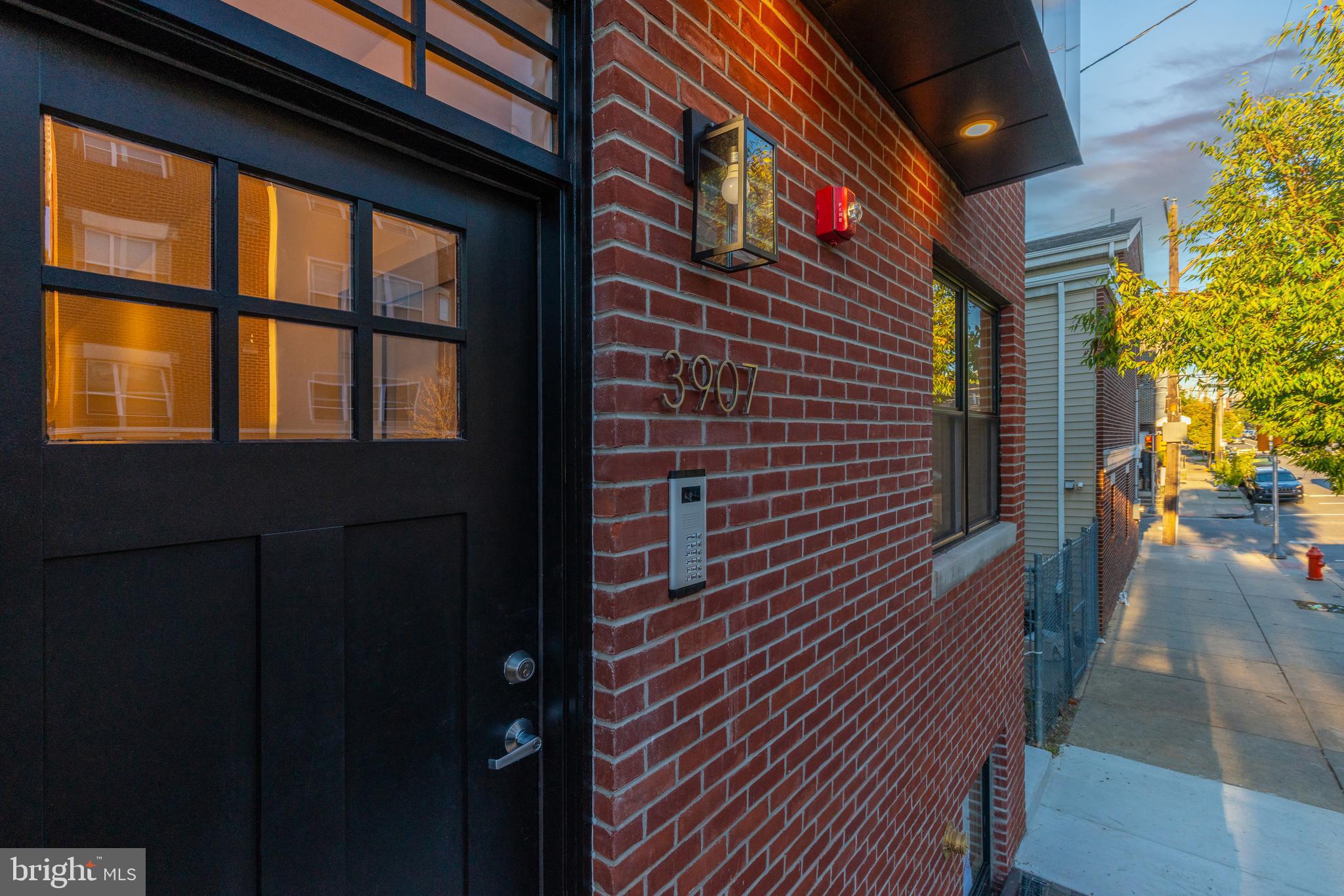 UNIVERSITY CITY - Commercial Sale