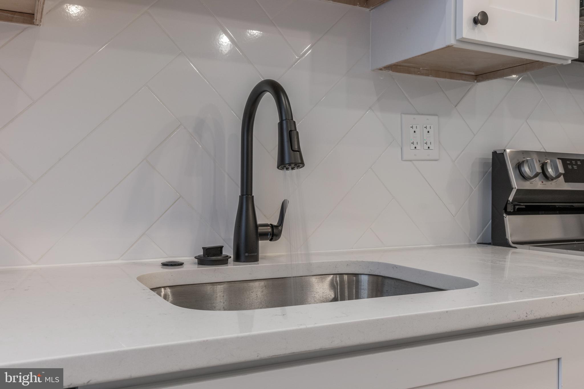 UNIVERSITY CITY - Commercial Sale