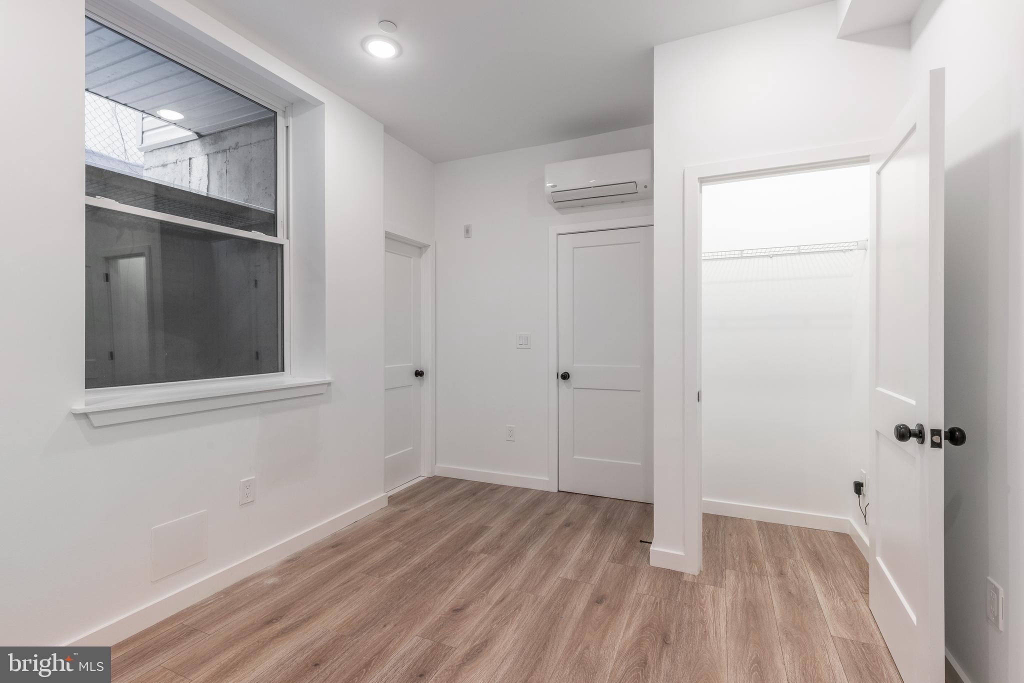 UNIVERSITY CITY - Commercial Sale