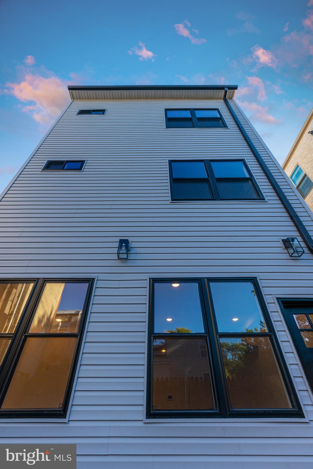 UNIVERSITY CITY - Commercial Sale