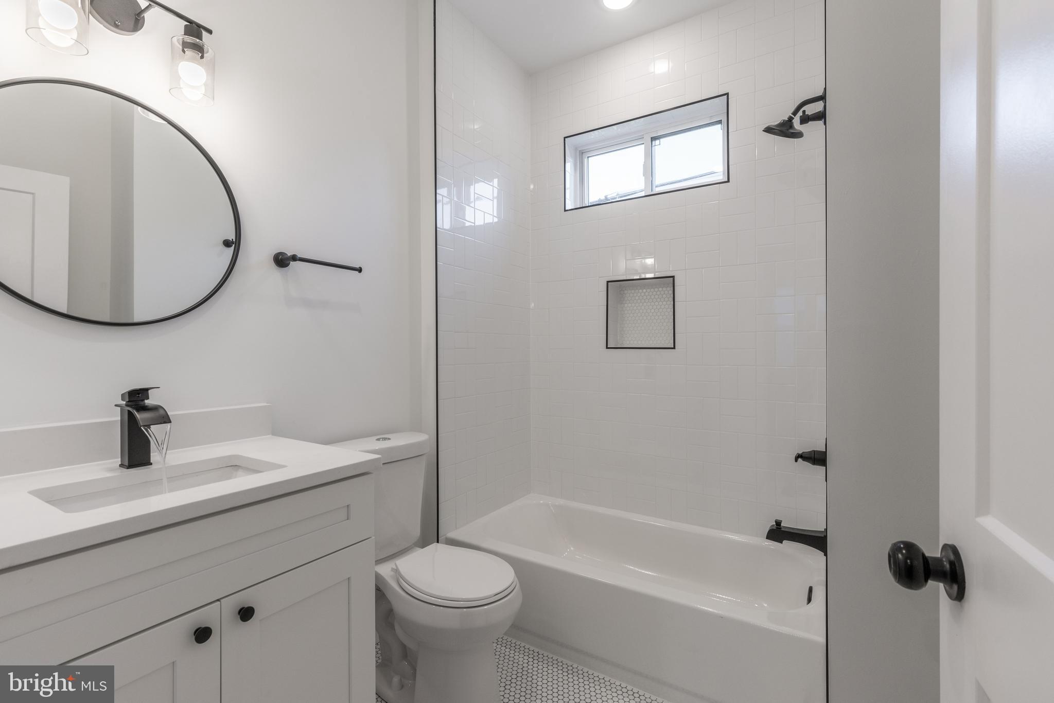 UNIVERSITY CITY - Commercial Sale