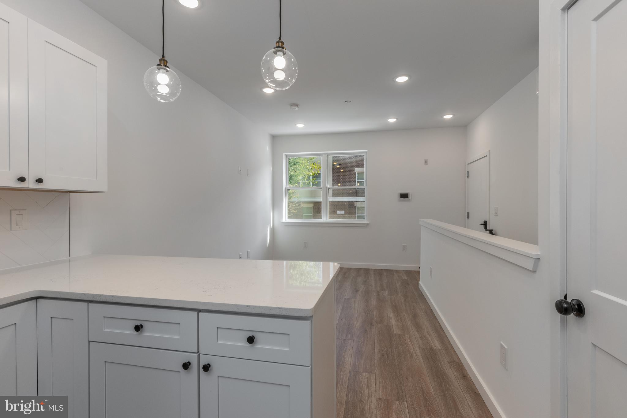 UNIVERSITY CITY - Commercial Sale