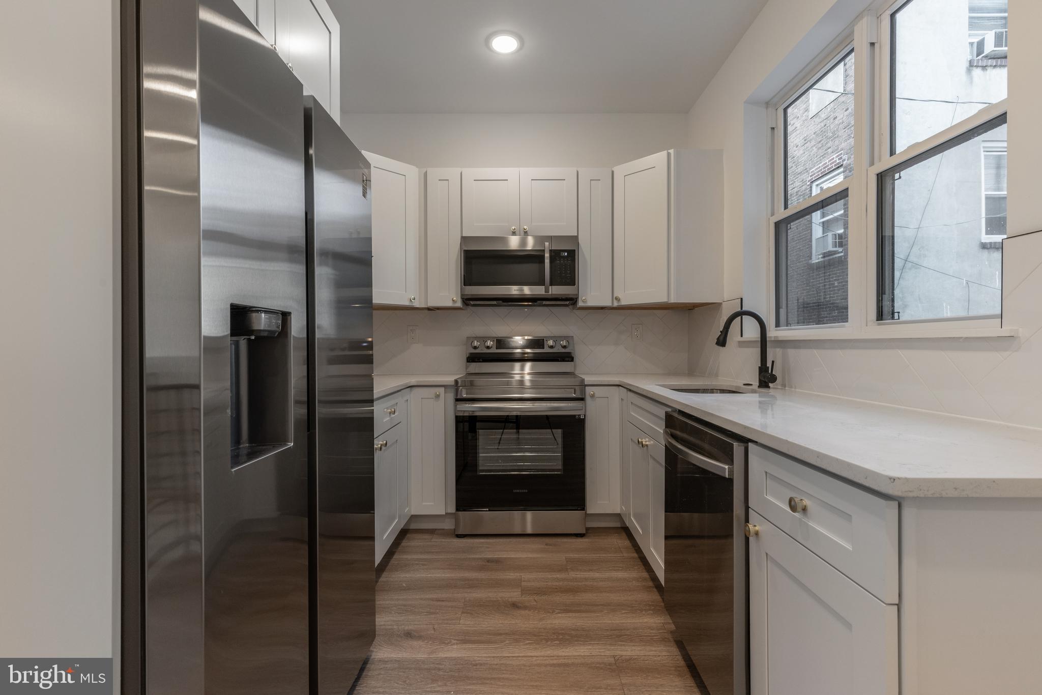 UNIVERSITY CITY - Commercial Sale