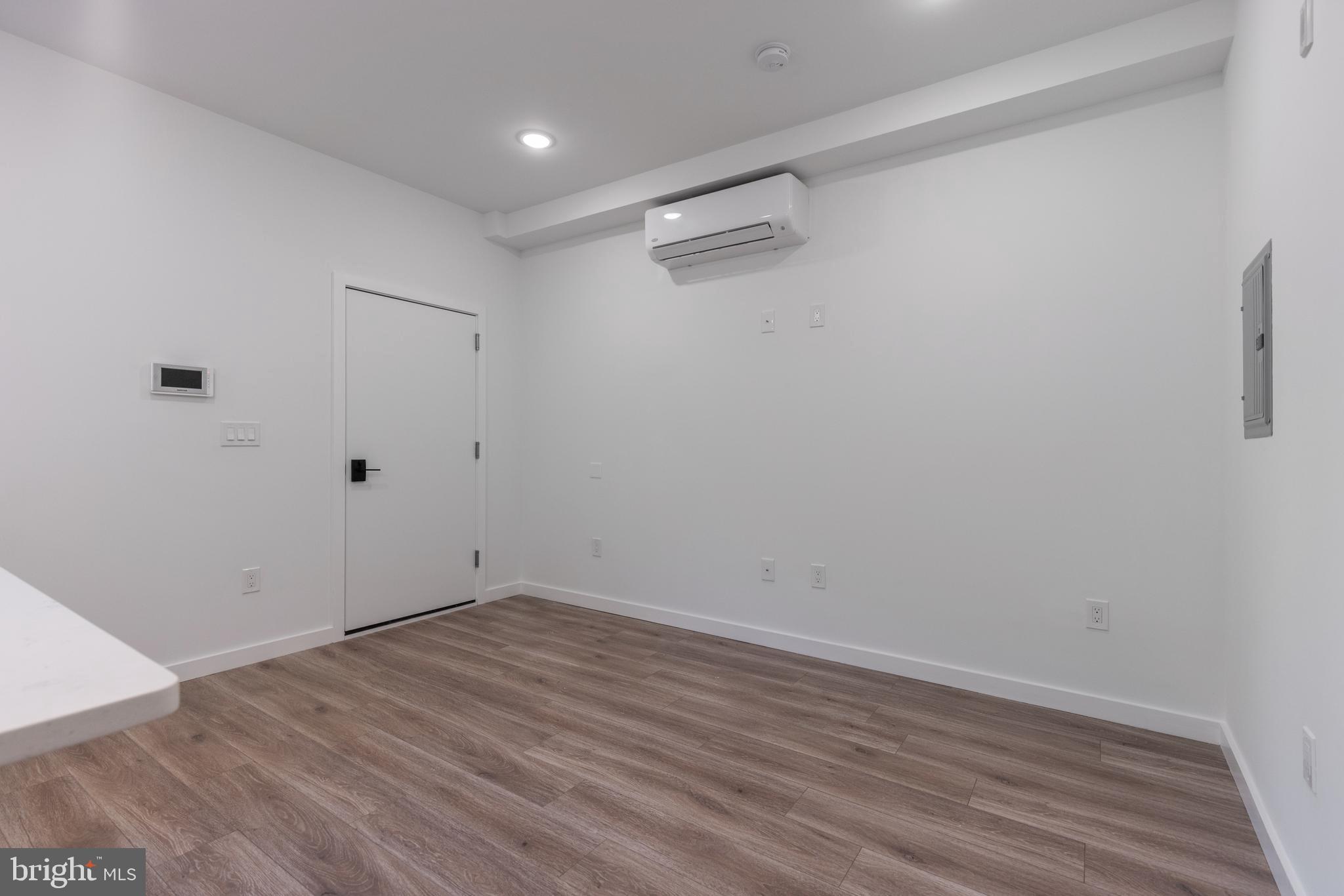 UNIVERSITY CITY - Commercial Sale