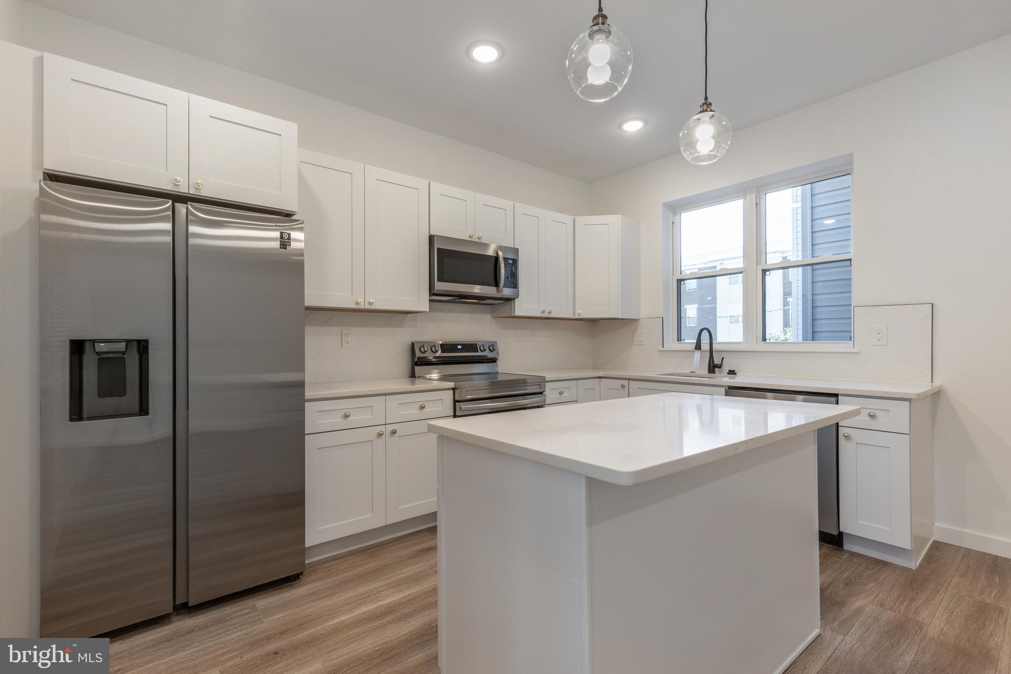 UNIVERSITY CITY - Commercial Sale