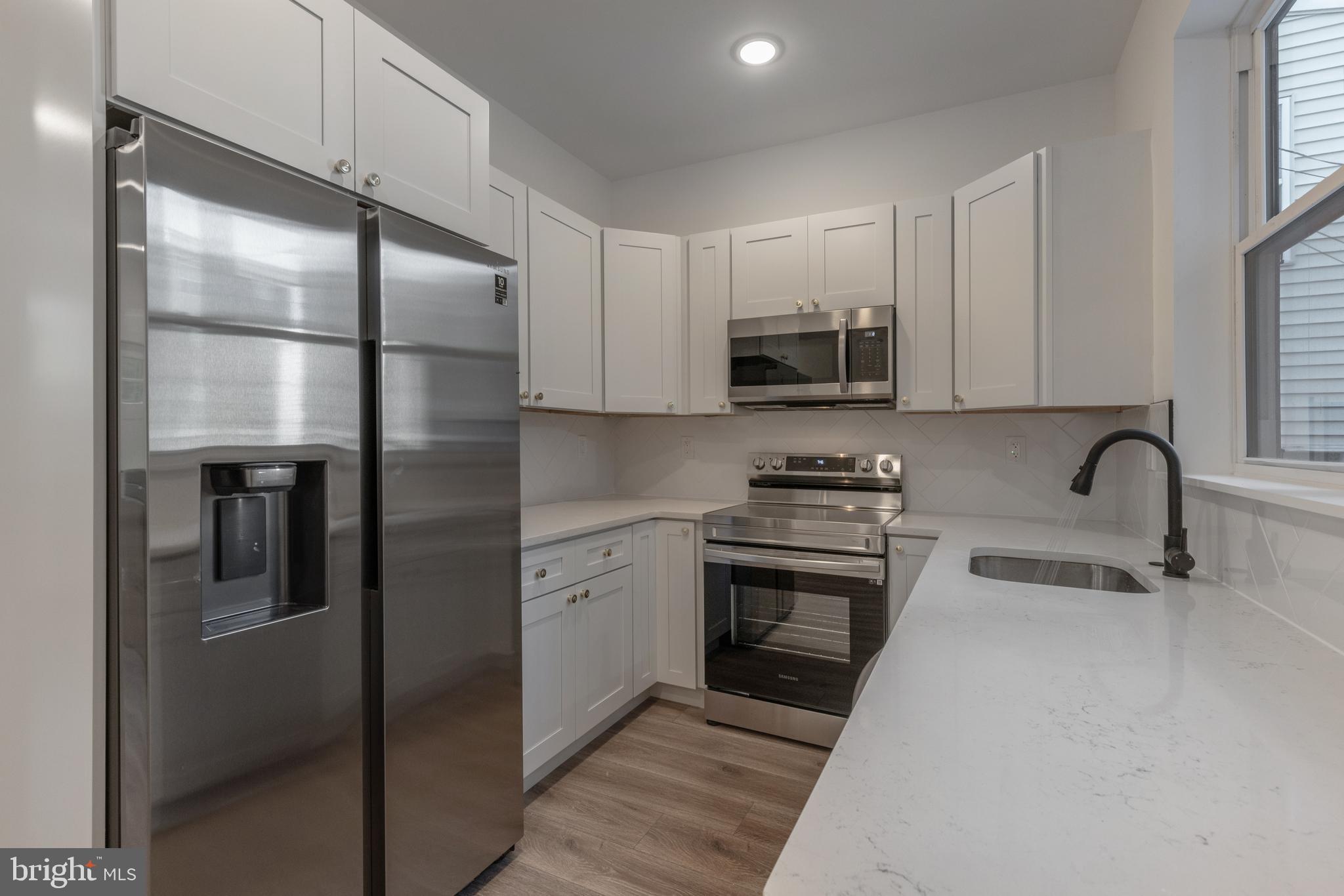 UNIVERSITY CITY - Commercial Sale