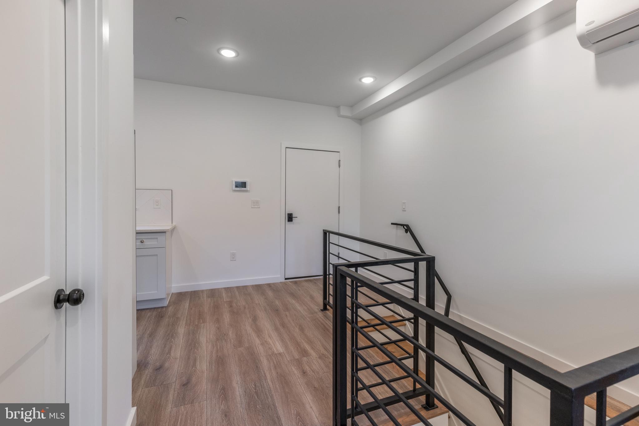 UNIVERSITY CITY - Commercial Sale