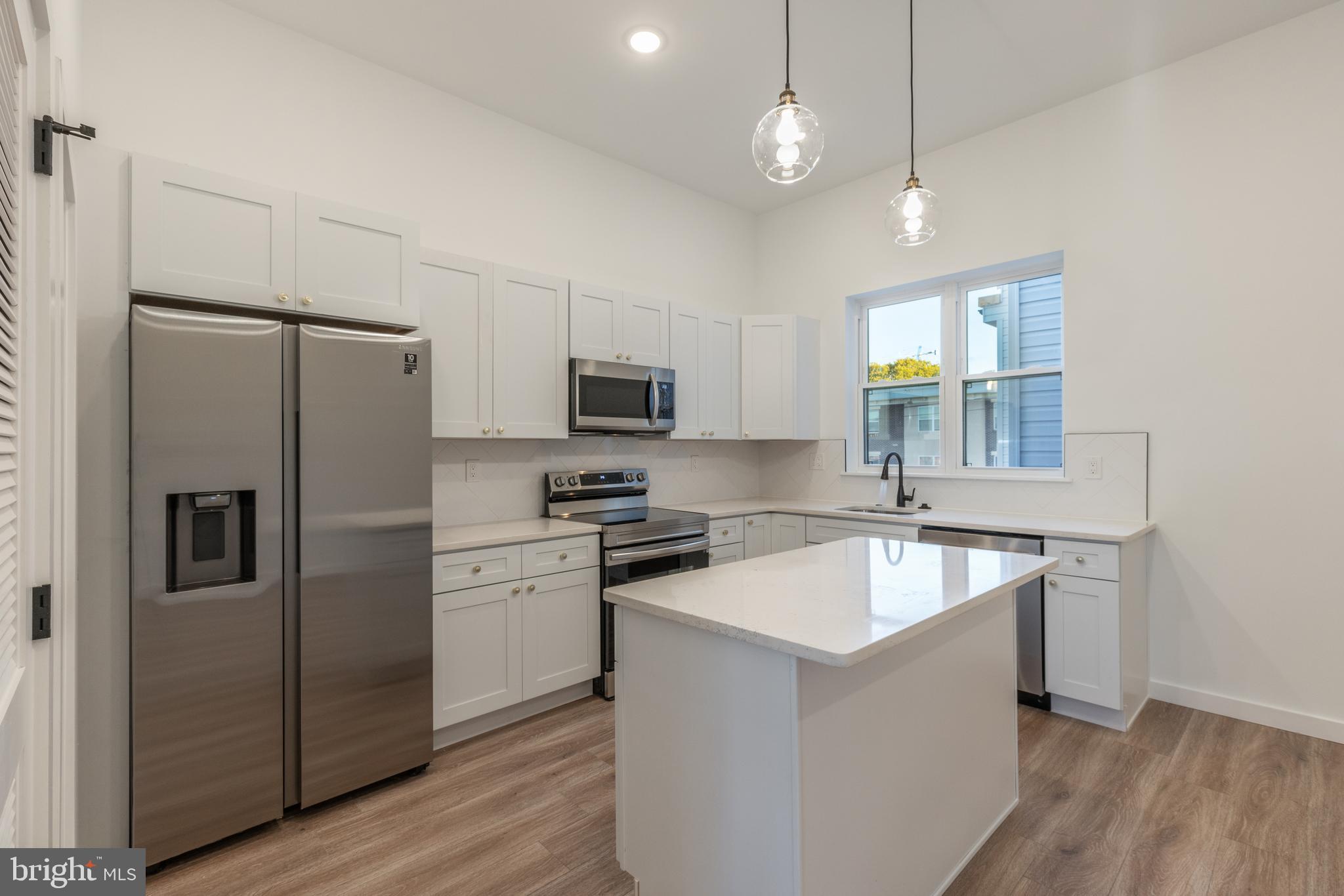 UNIVERSITY CITY - Commercial Sale