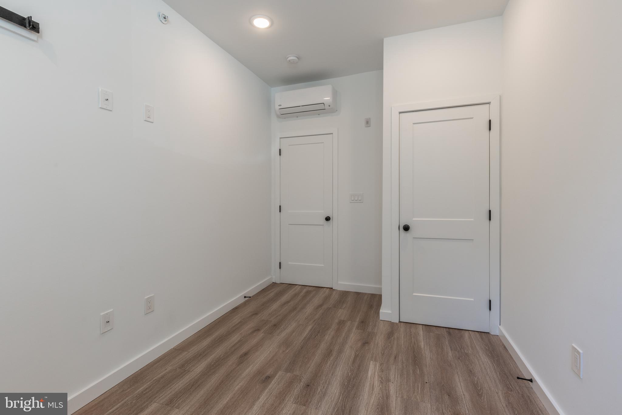 UNIVERSITY CITY - Commercial Sale