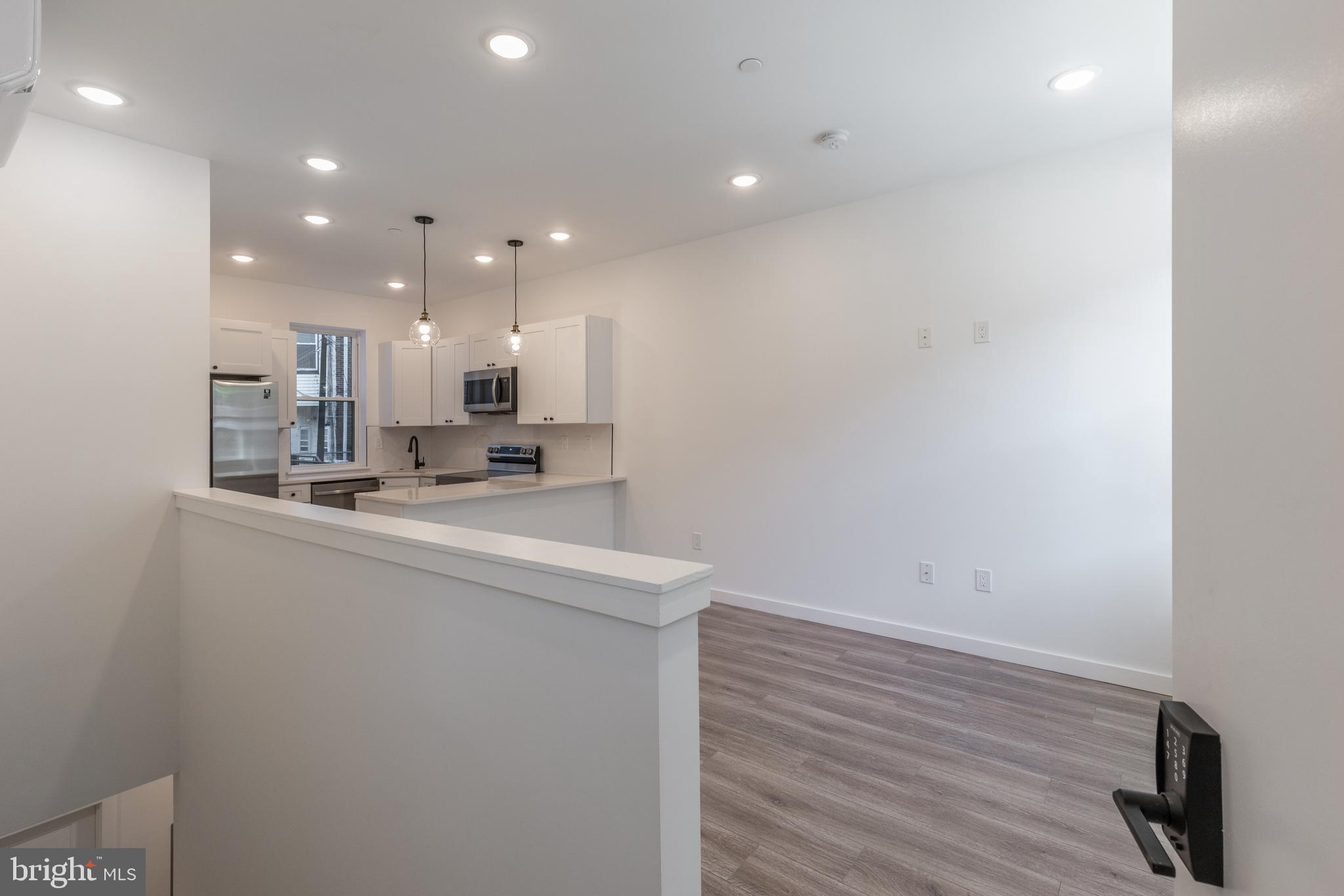 UNIVERSITY CITY - Commercial Sale