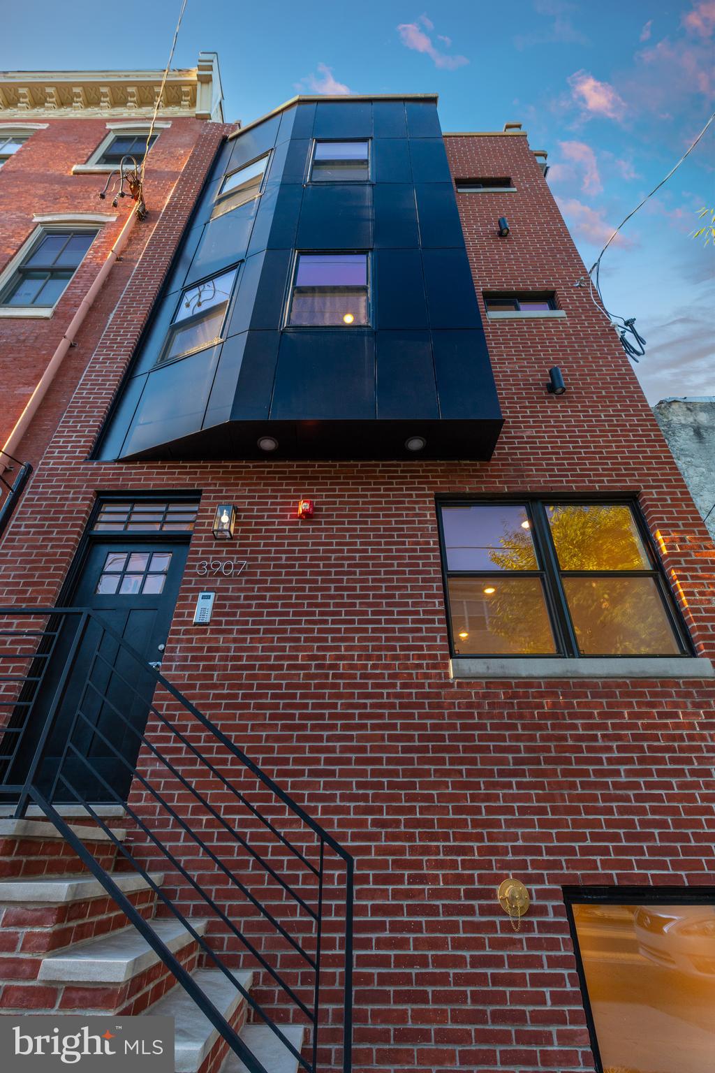 UNIVERSITY CITY - Commercial Sale