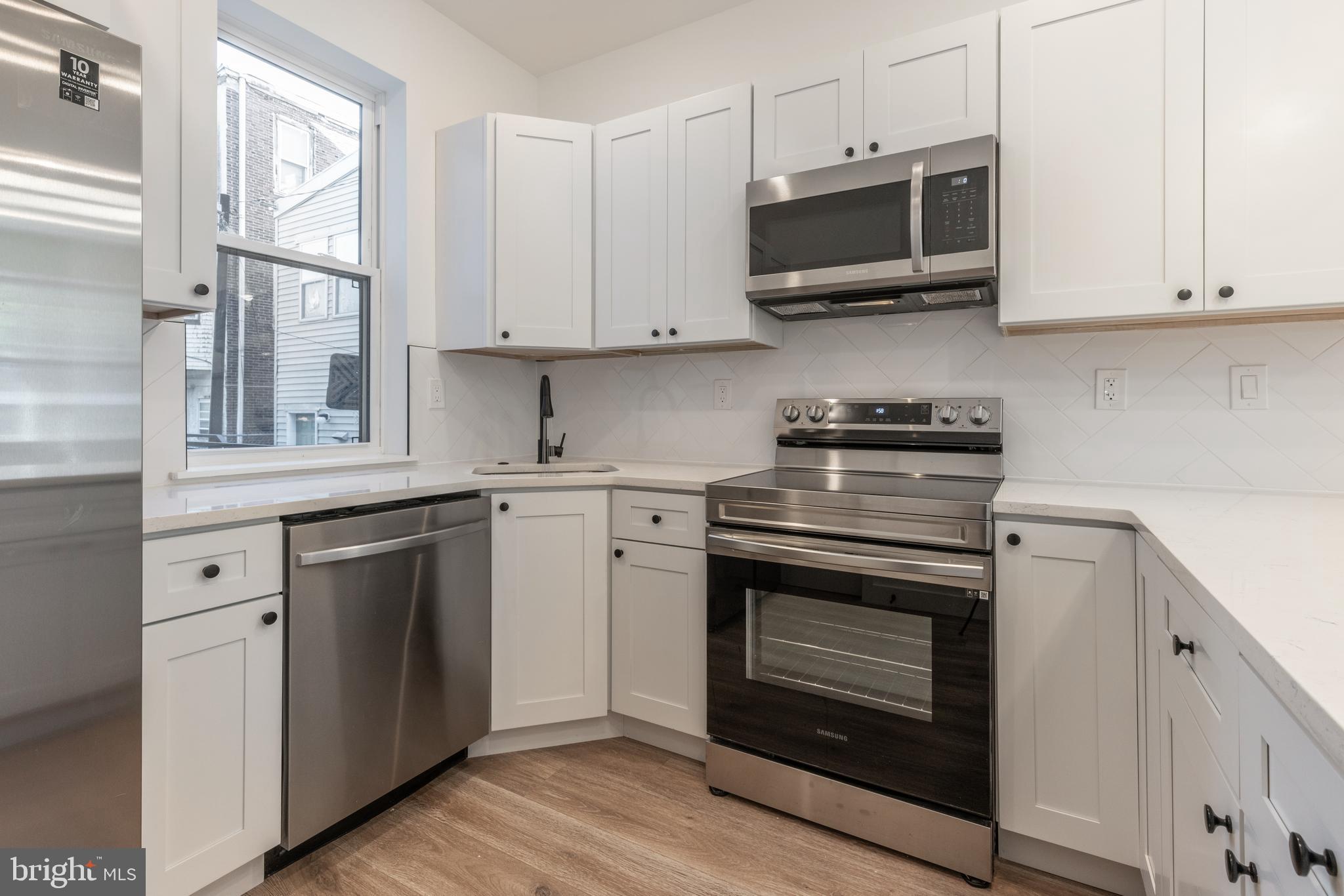 UNIVERSITY CITY - Commercial Sale