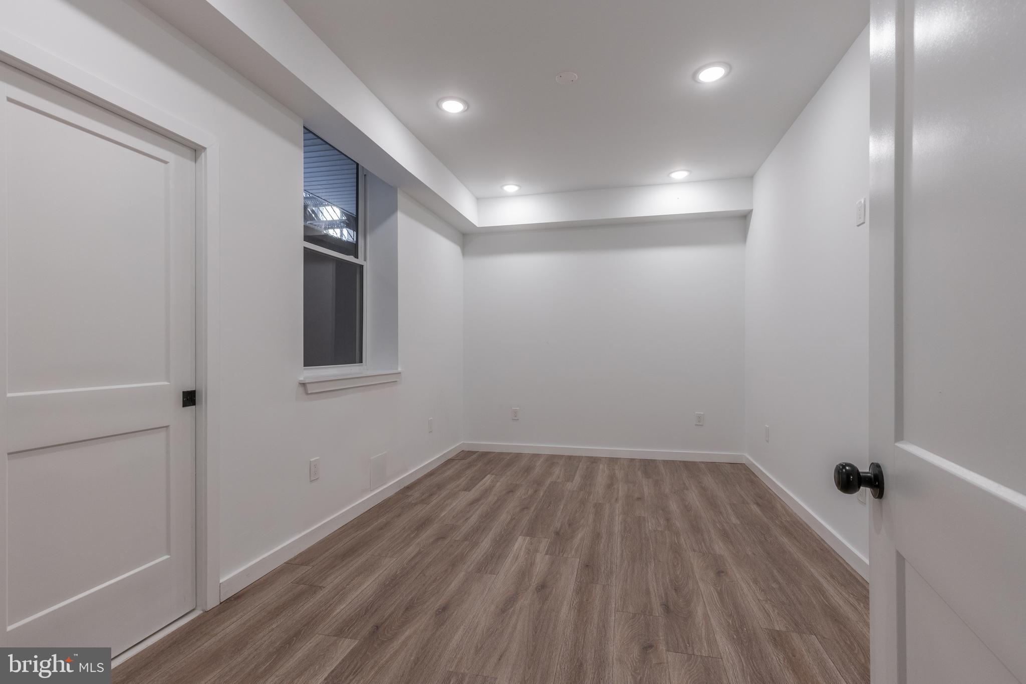 UNIVERSITY CITY - Commercial Sale