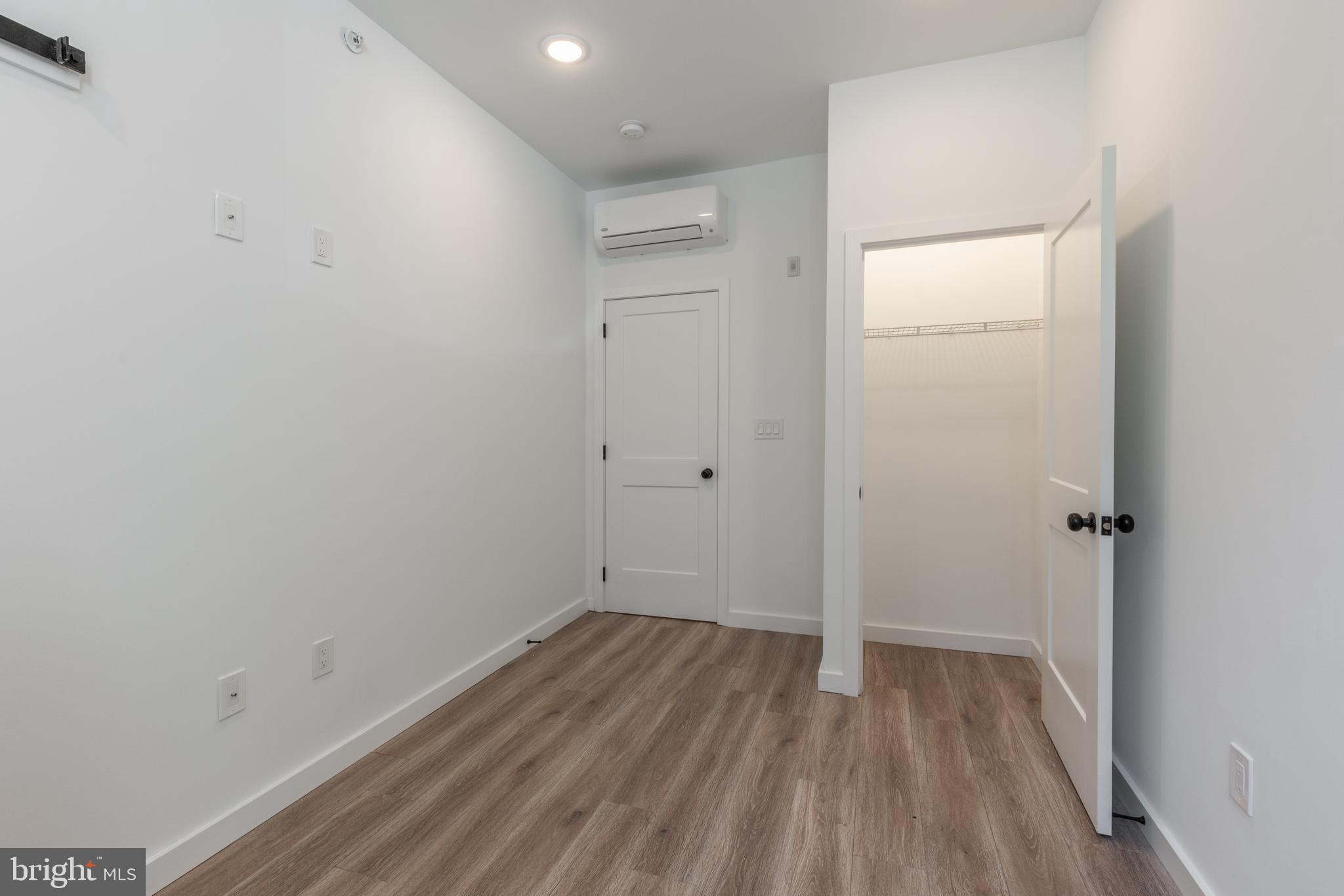 UNIVERSITY CITY - Commercial Sale