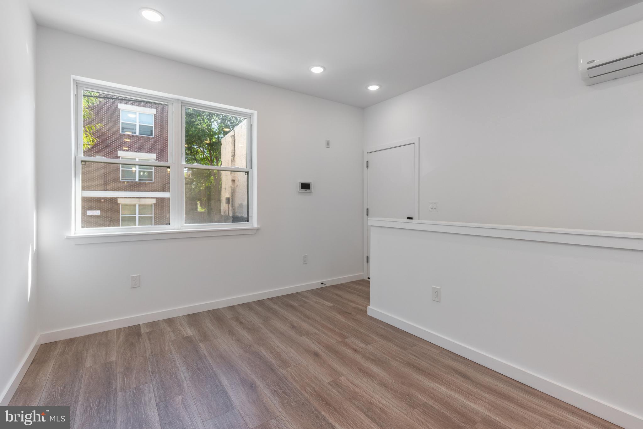 UNIVERSITY CITY - Commercial Sale