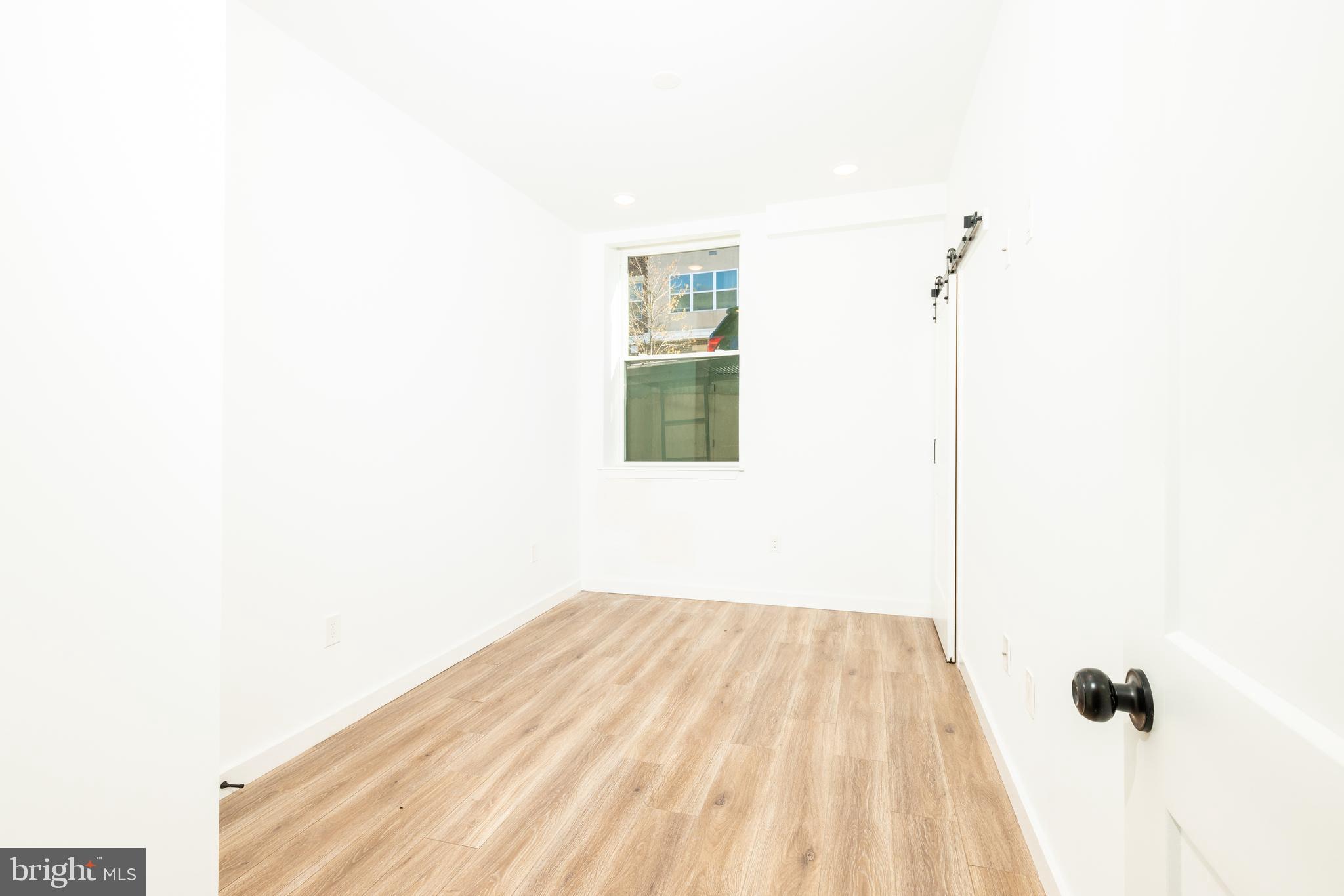 UNIVERSITY CITY - Commercial Sale